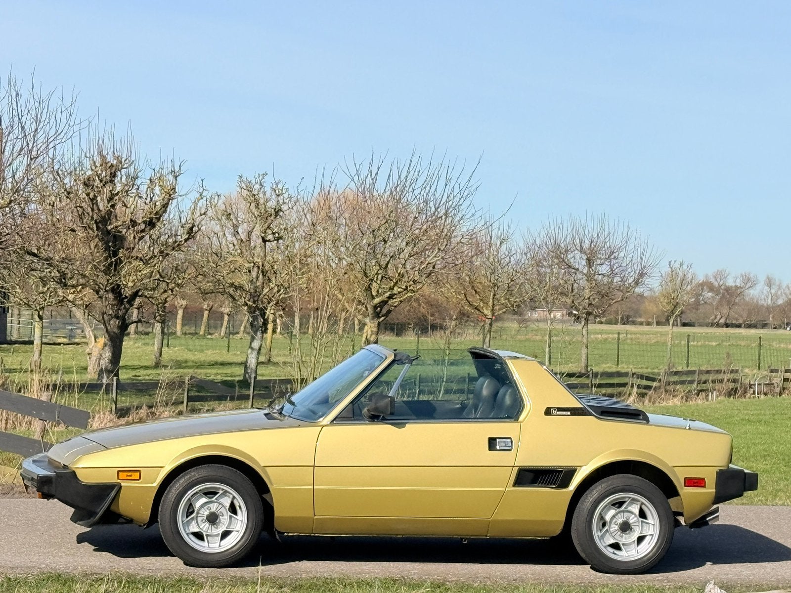 Fiat X1/9 1.5 Bertone 1981 Goud, 86 pk, 1498 cc, 4 cilinders, Cabriolet