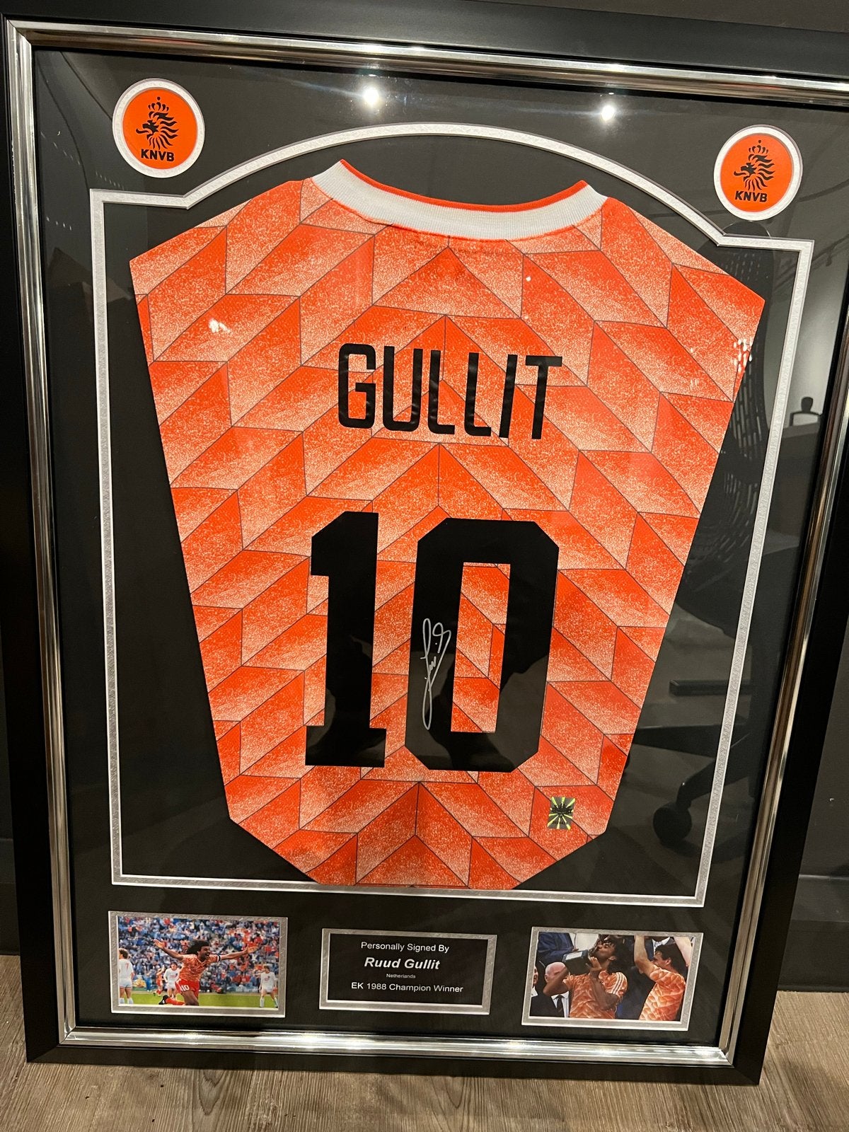 Ingelijst gesigneerd Ruud Gullit EK 1988 shirt, Verzamelen, Sportartikelen en Voetbal, Zo goed als nieuw, Shirt, Overige binnenlandse clubs