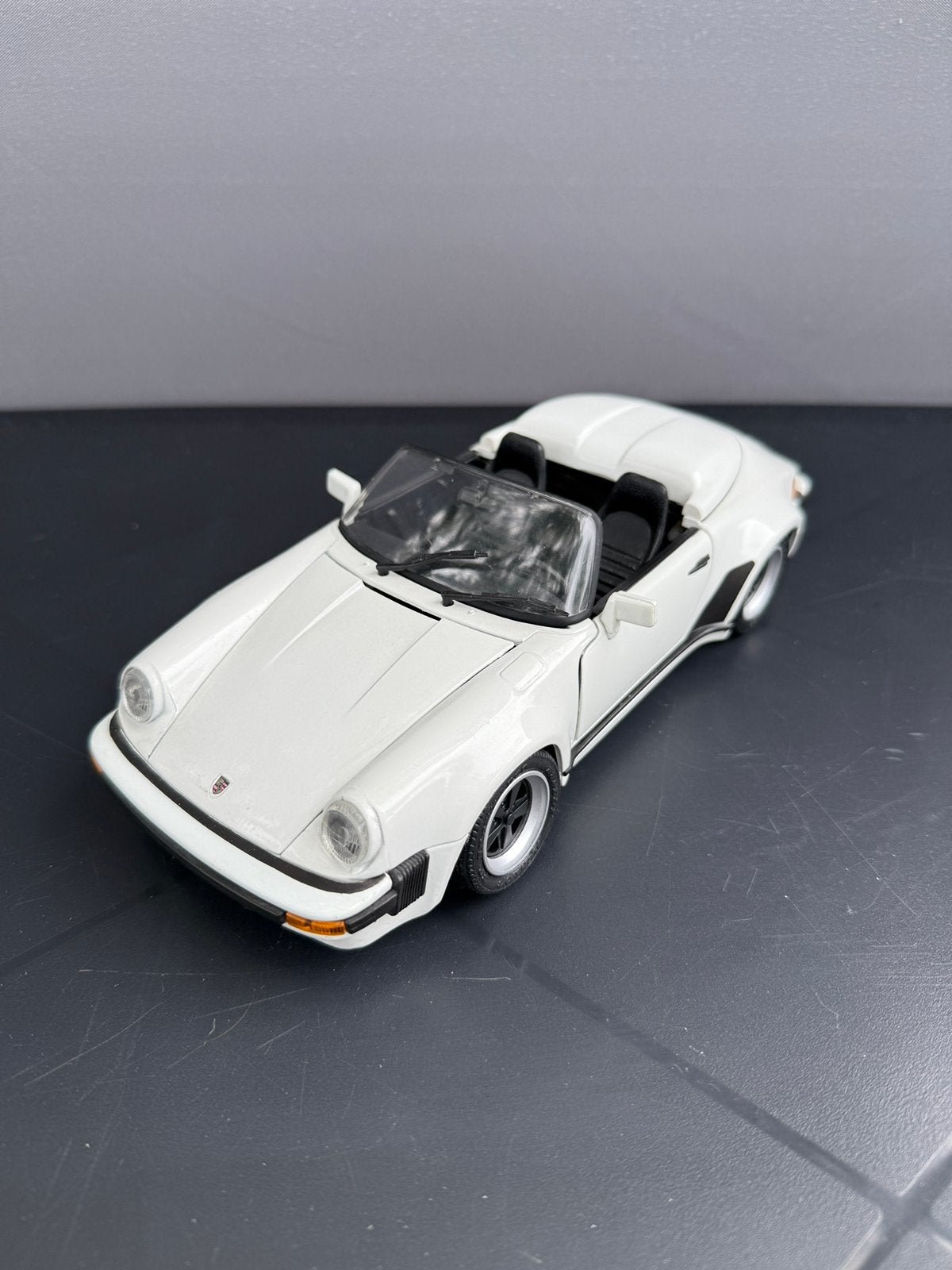 Porsche 911 Speedster 1989 1/18 Maisto, Ophalen of Verzenden, Zo goed als nieuw