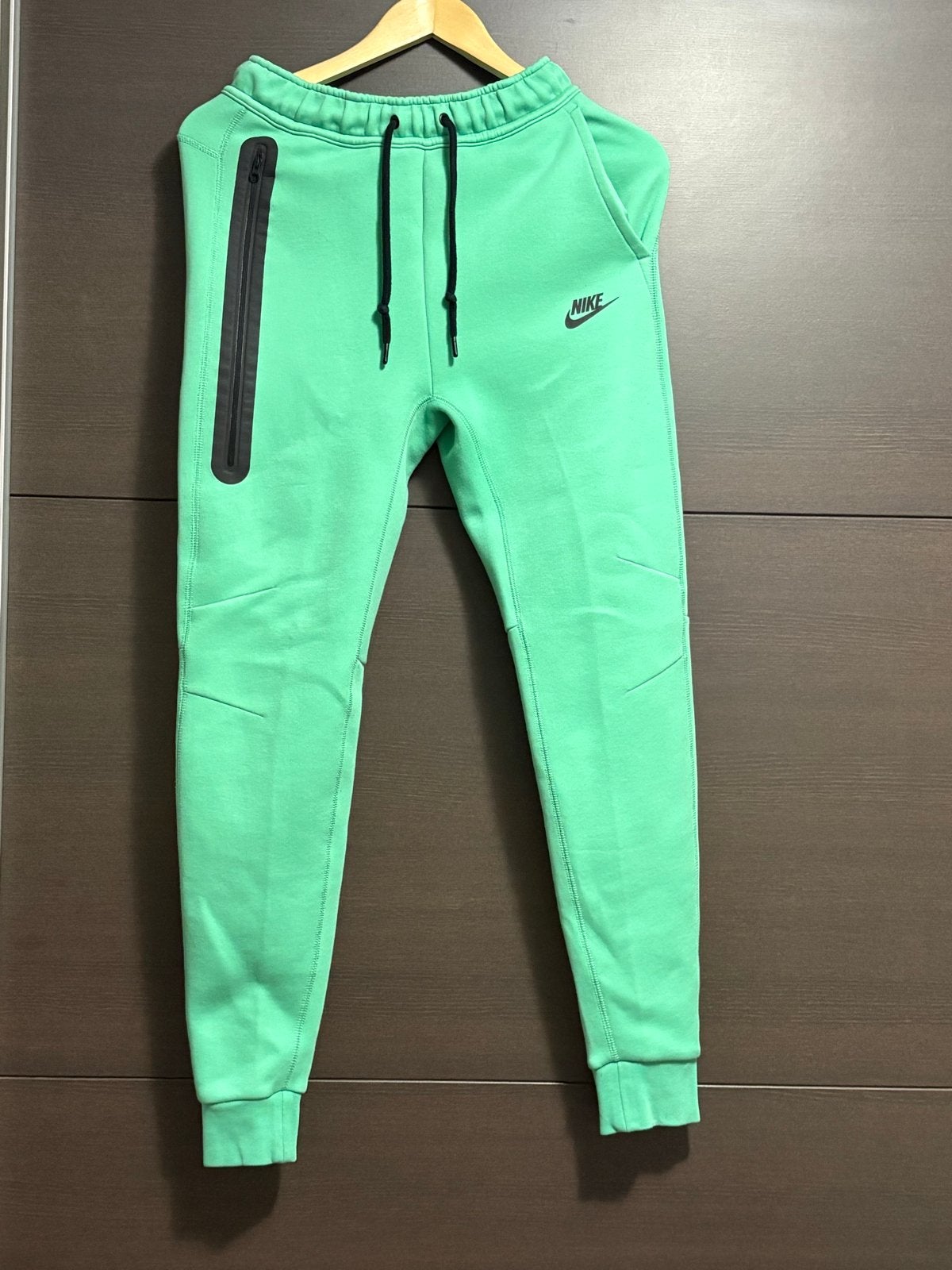 Nike Tech Fleece Joggingbroek - XS - Groen, Ophalen of Verzenden, Zo goed als nieuw, Overige kleuren, W32 (confectie 46) of kleiner