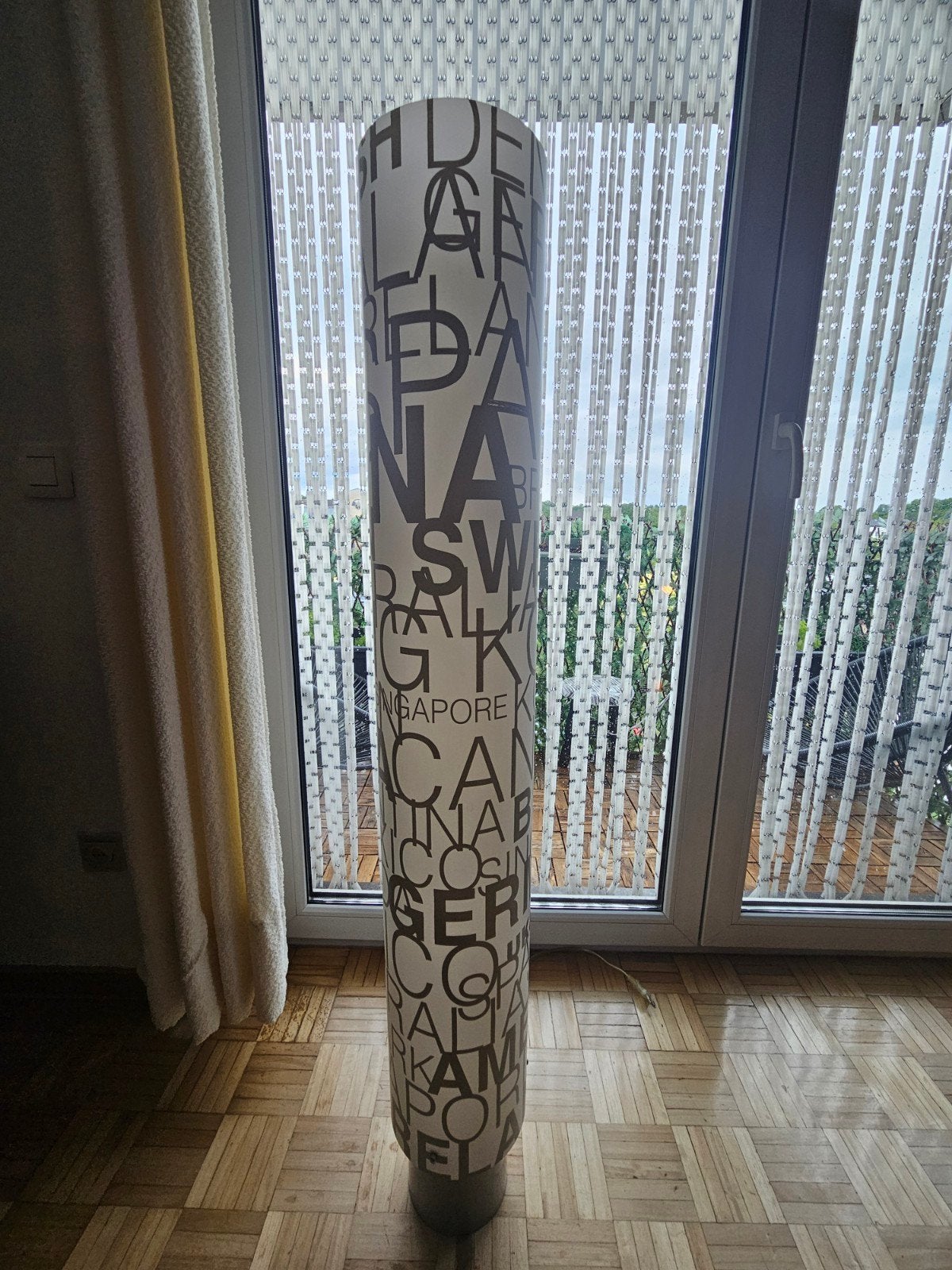 Moderne vloerlamp met wereldsteden design, Ophalen, Gebruikt, 100 tot 150 cm, Metaal