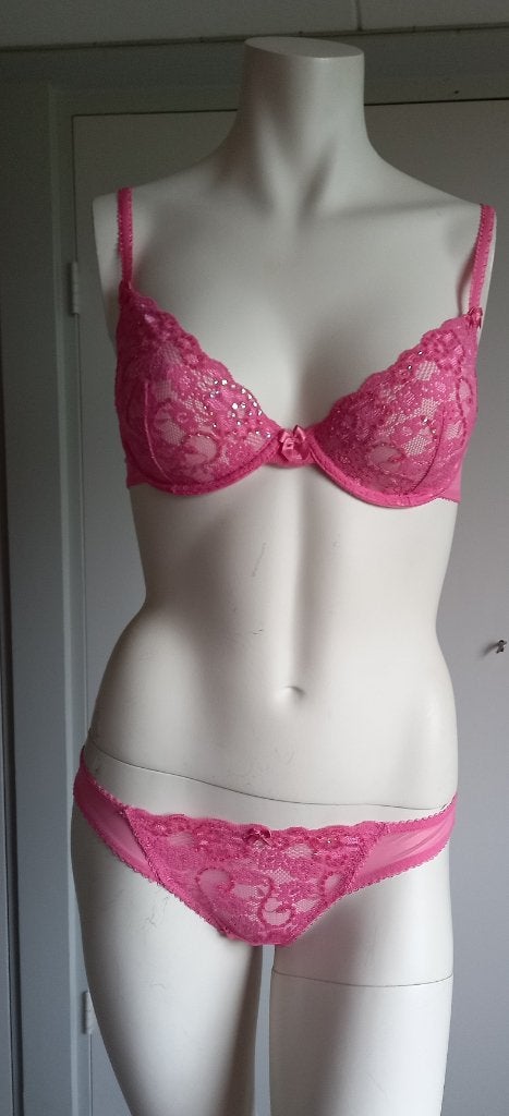 Hunkemöller Lingeriesetje Roze - BH 85C & Slip XL, Hunkemöller, Ophalen of Verzenden, Roze, Setje
