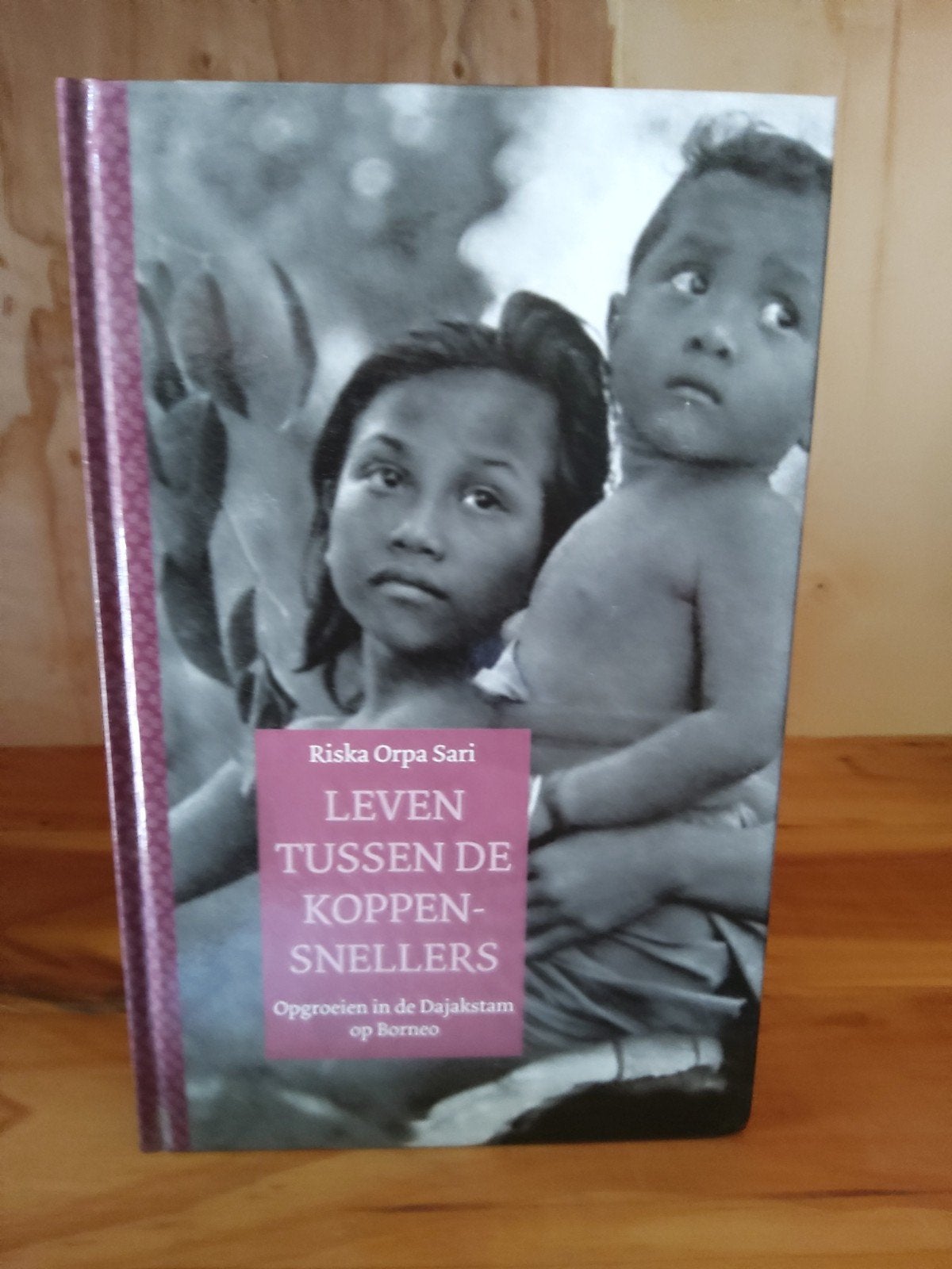 Leven tussen de koppensnellers - Riska Orpa Sari, Ophalen of Verzenden, Zo goed als nieuw, Riska organisatie sali