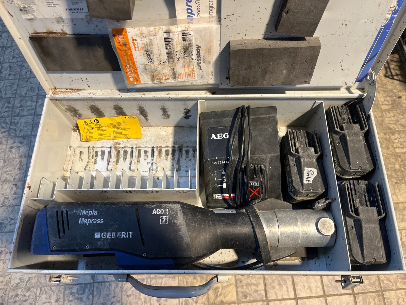 Geberit Mapress ACO1 Perstang met lader en accu's, Ophalen of Verzenden, Gebruikt