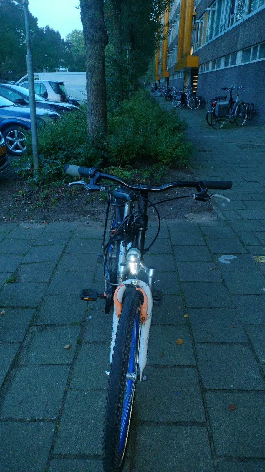 Foto 3 van Batavus Jongensfiets (met verlichting & versnellingen)