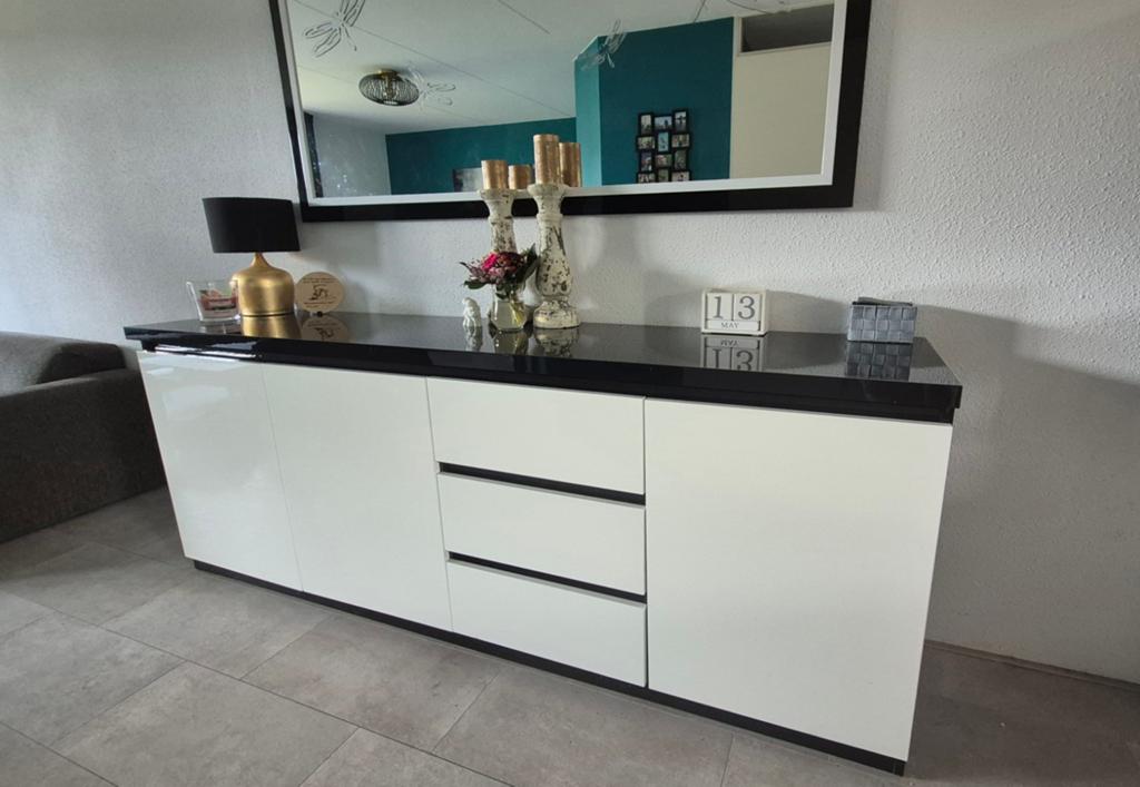Modern dressoir met bijpassende spiegel, Huis en Inrichting, Kasten | Dressoirs, Ophalen, Overige materialen, Gebruikt, 200 cm of meer