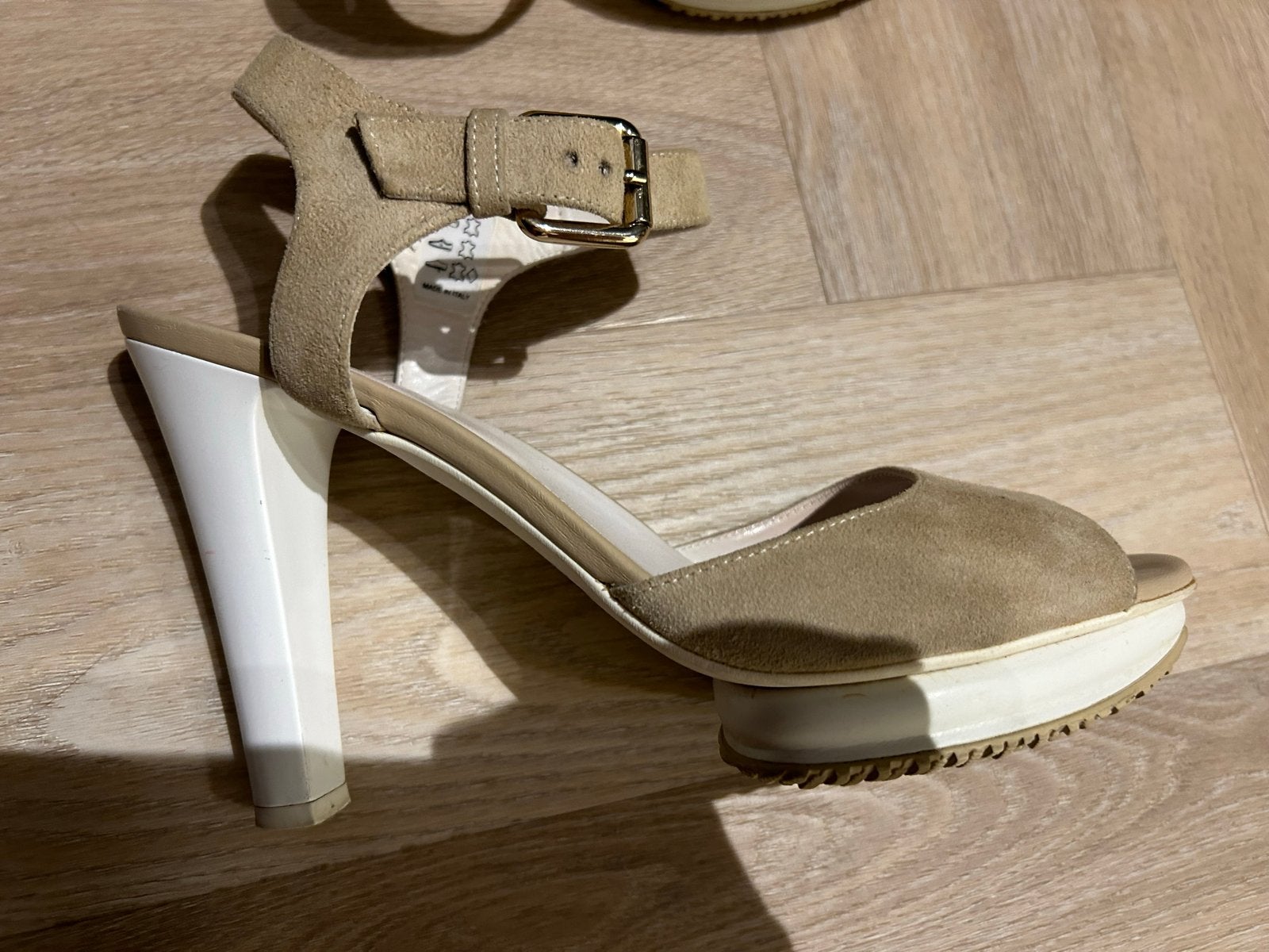 Hogan sandalen met hoge hakken - Maat 37.5, Verzenden, Gedragen, Beige, Schoenen met hoge hakken