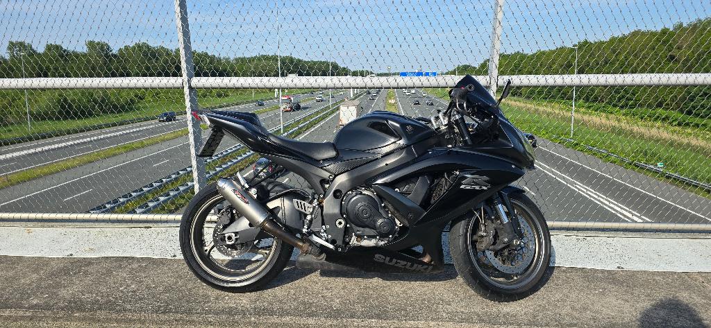 Suzuki GSX-R750 L0 (2010) Zwart!, Motoren, Sportuitlaat, Occasion, 4 cilinders, Motorrijbewijs A