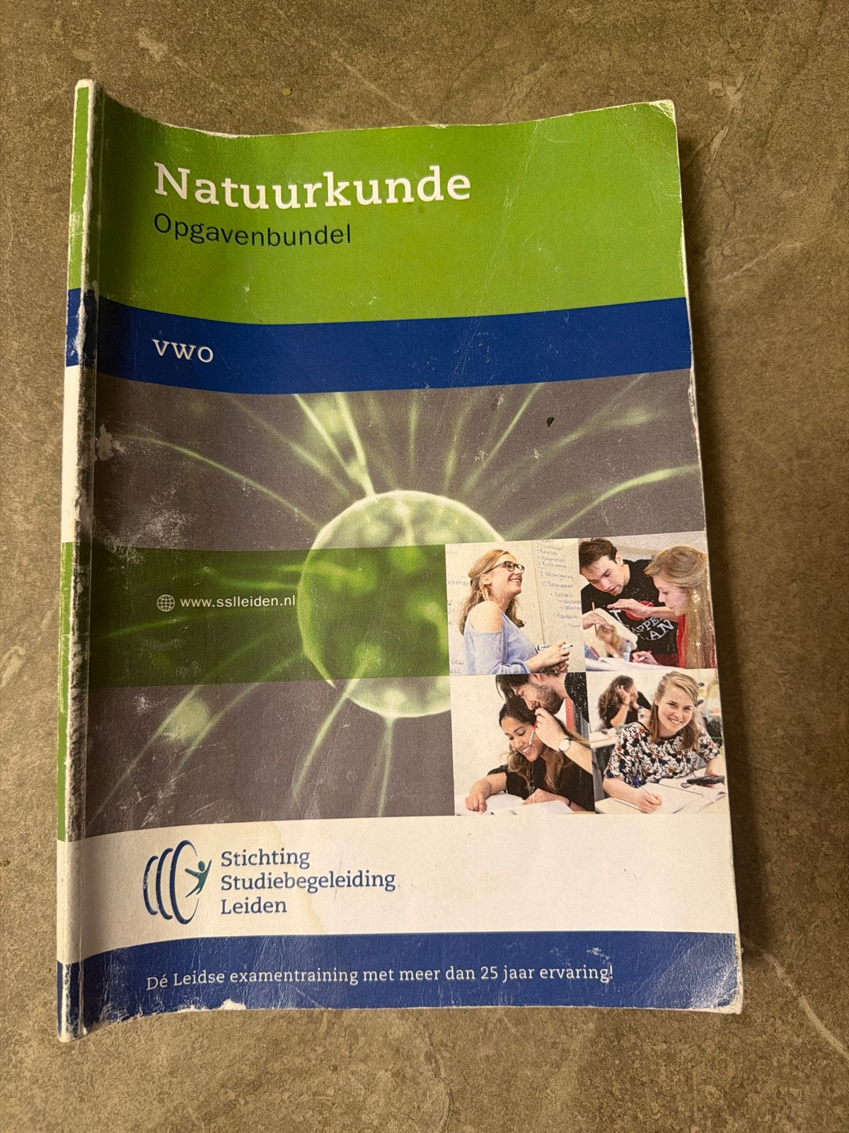 Examenbundel Natuurkunde VWO SSL, Boeken, Ophalen of Verzenden, Gelezen, VWO, Natuurkunde