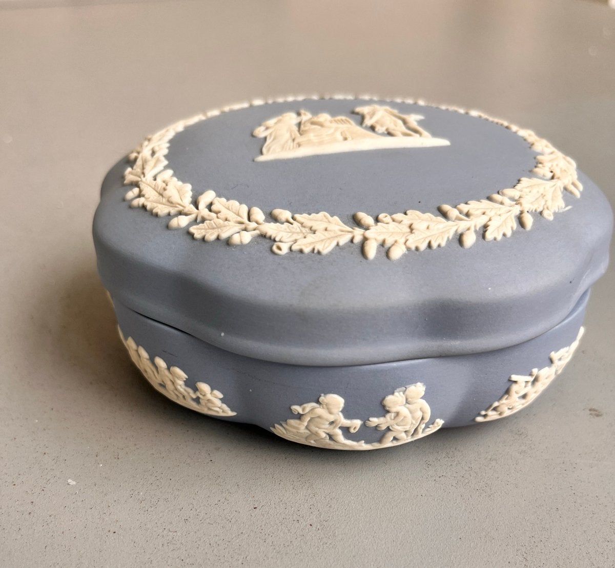 Wedgewood Blauw Jasperware bakje met deksel, Ophalen