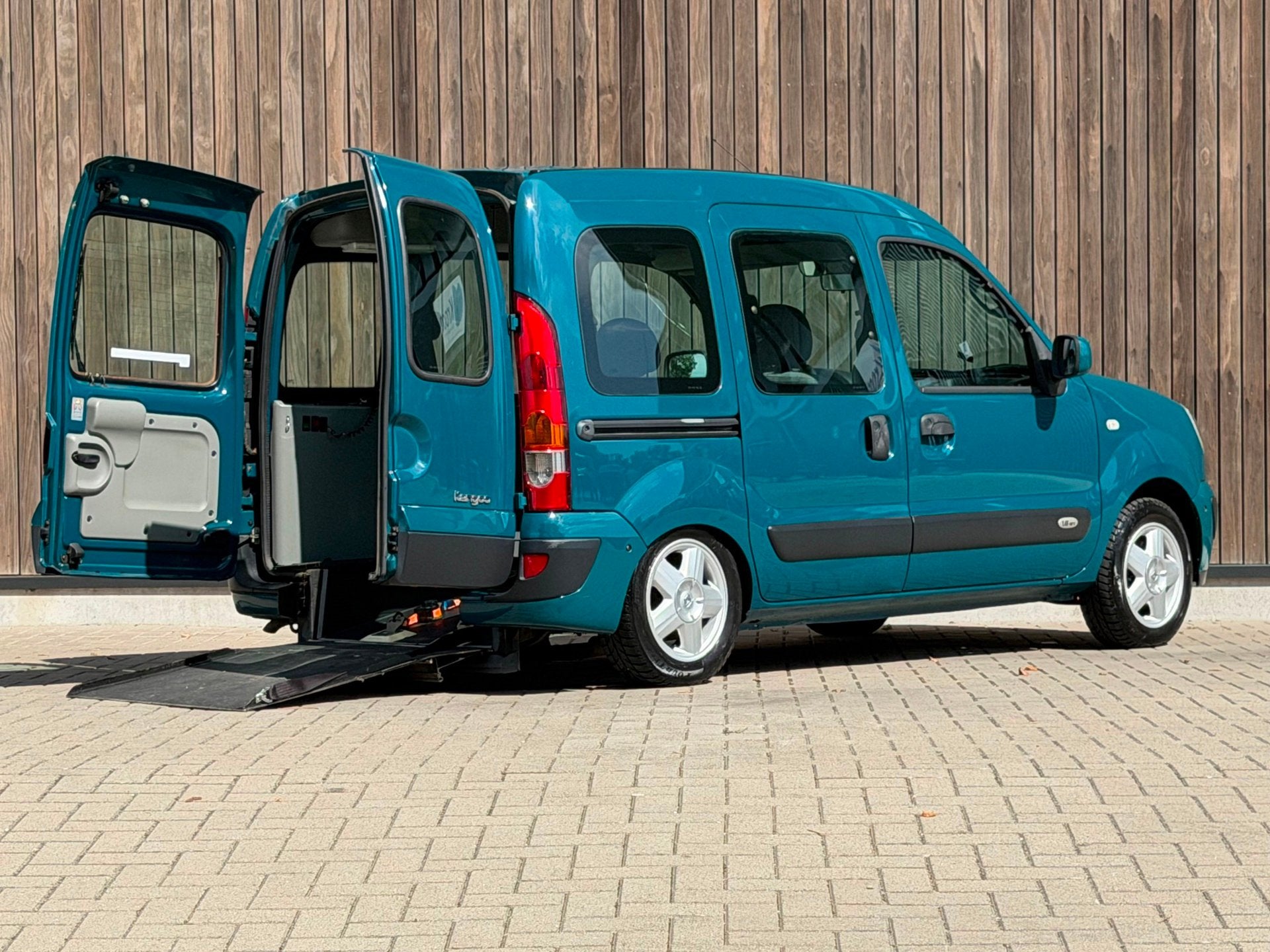Renault Kangoo 1.6-16V Privilège / ROLSTOEL VERVOER / BIERM, Auto's, Stof, Gebruikt, 49 €/maand, Bedrijf