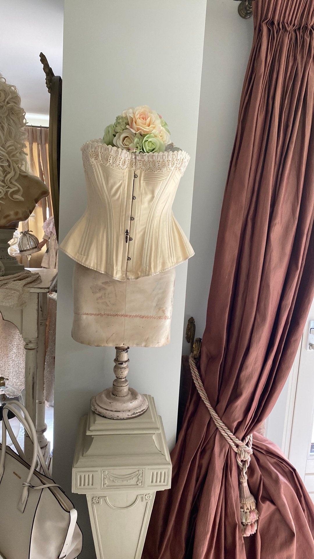 Antieke corsetstandaard  compleet met corset, Ophalen, Zo goed als nieuw