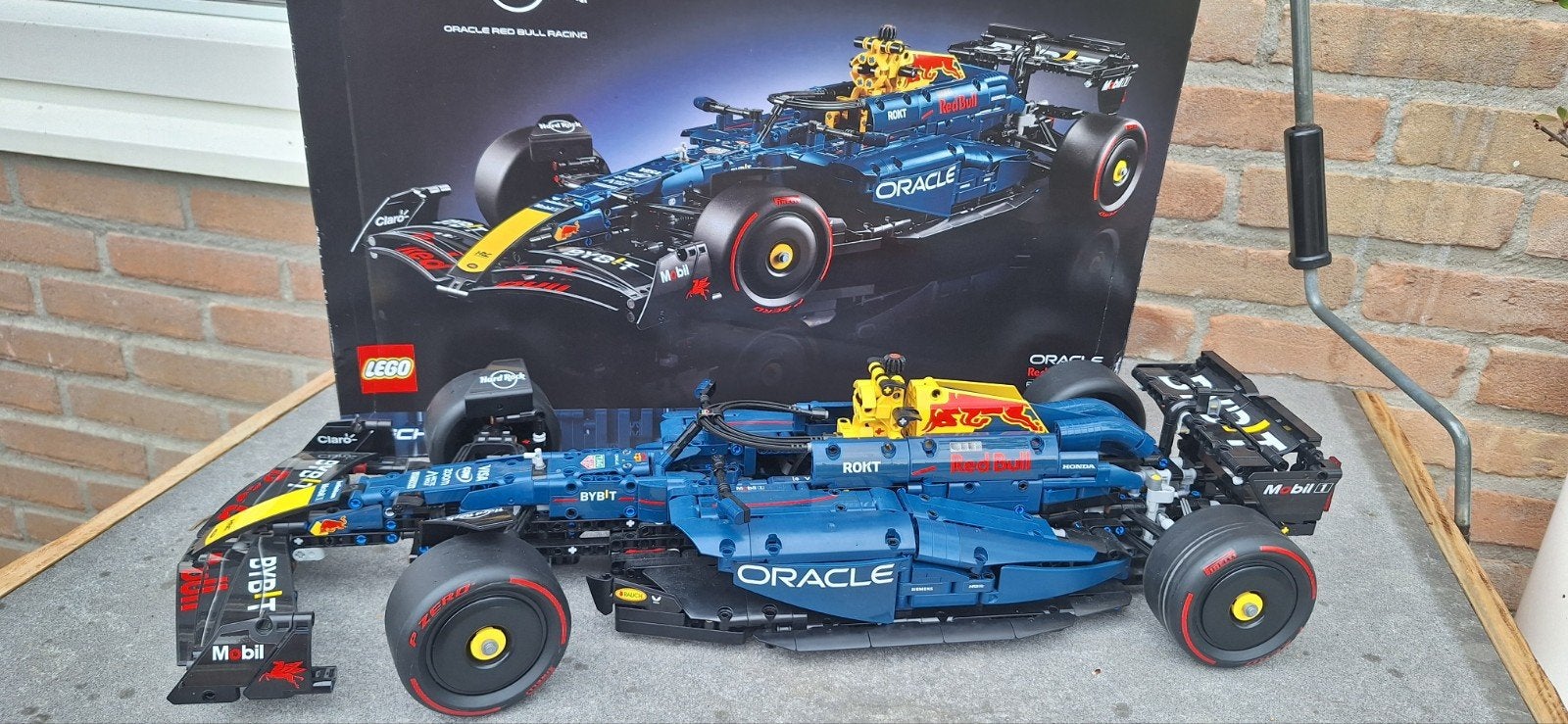 LEGO Technic Red Bull Racing F1 (42141) - Compleet, Kinderen en Baby's, Lego, Ophalen of Verzenden, Zo goed als nieuw, Technic