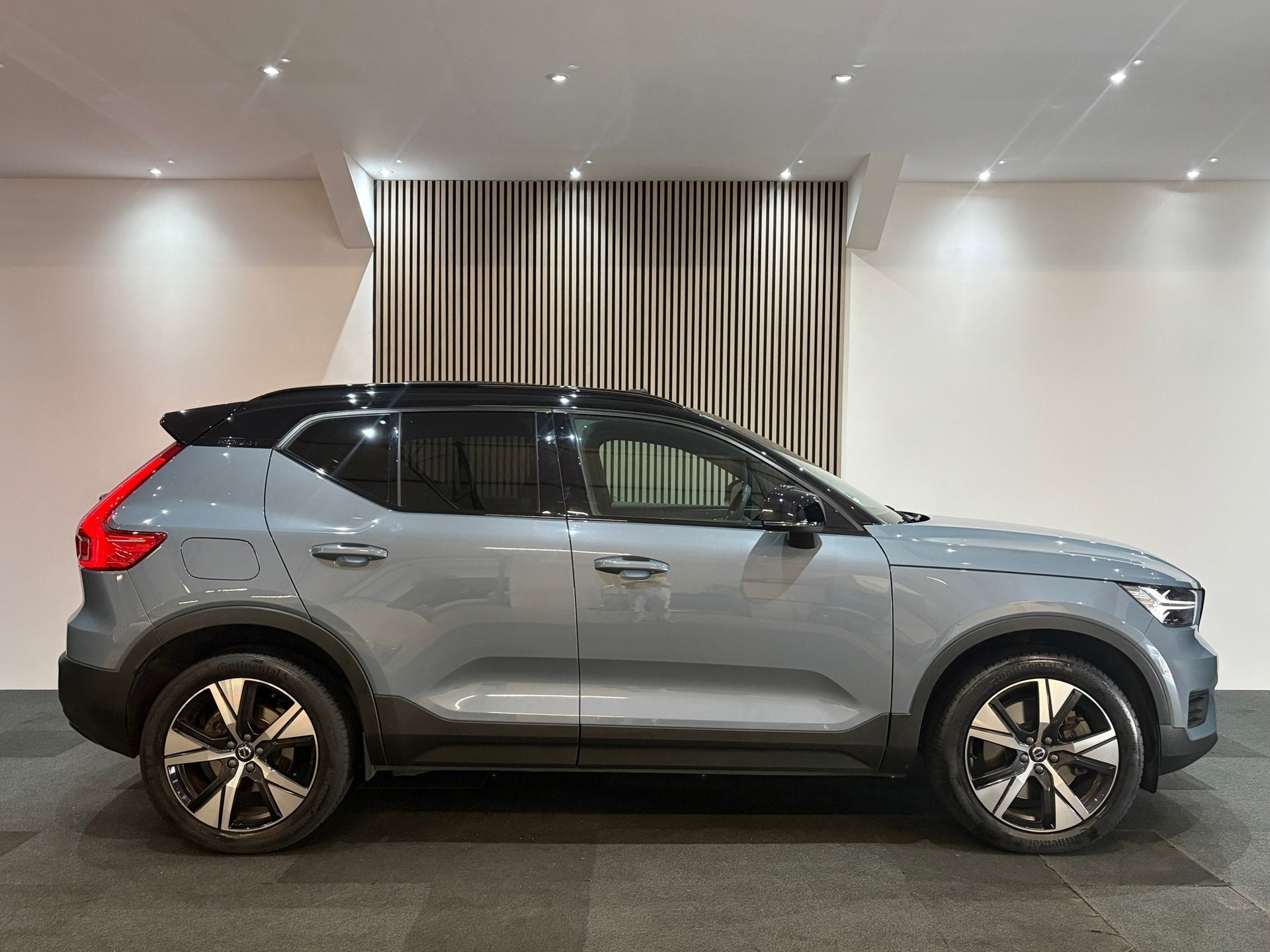 Volvo XC40 1.5 T4 Recharge R-Design 211pk Pano Leer H/K Came, Auto's, Dealer onderhouden, Bedrijf, Hybride Elektrisch/Benzine