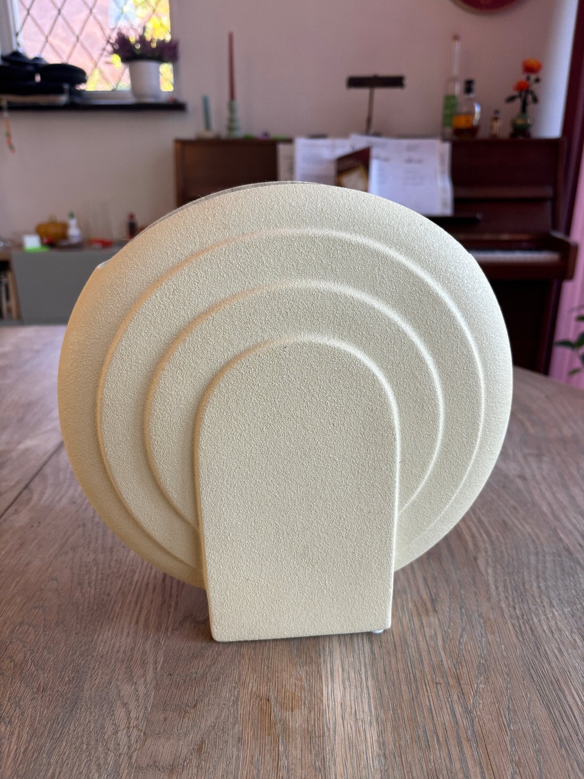 Zachtgele Art Deco Stijl Vaas voor Bloemen, Ophalen of Verzenden, 25 cm
