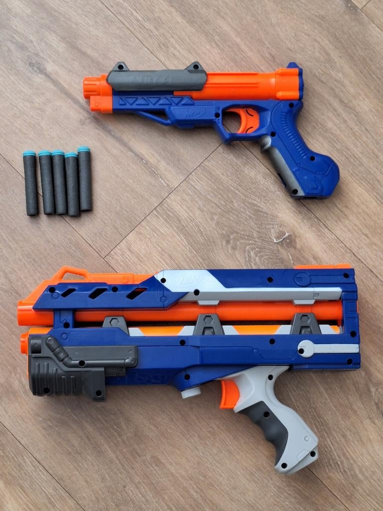2 NERF pistolen N-strike inclusief 5 pijltjes, Kinderen en Baby's, Speelgoed | Buiten | Actiespeelgoed, Ophalen of Verzenden, Zo goed als nieuw