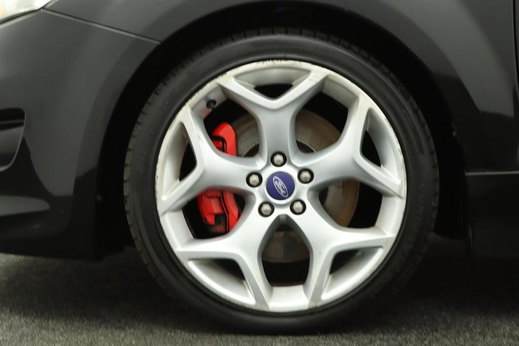 Ford Focus 2.5 ST 225PK Recardo NIEUWE APK!, Auto's, Euro 5, Gebruikt, Electronic Stability Program (ESP), Zwart