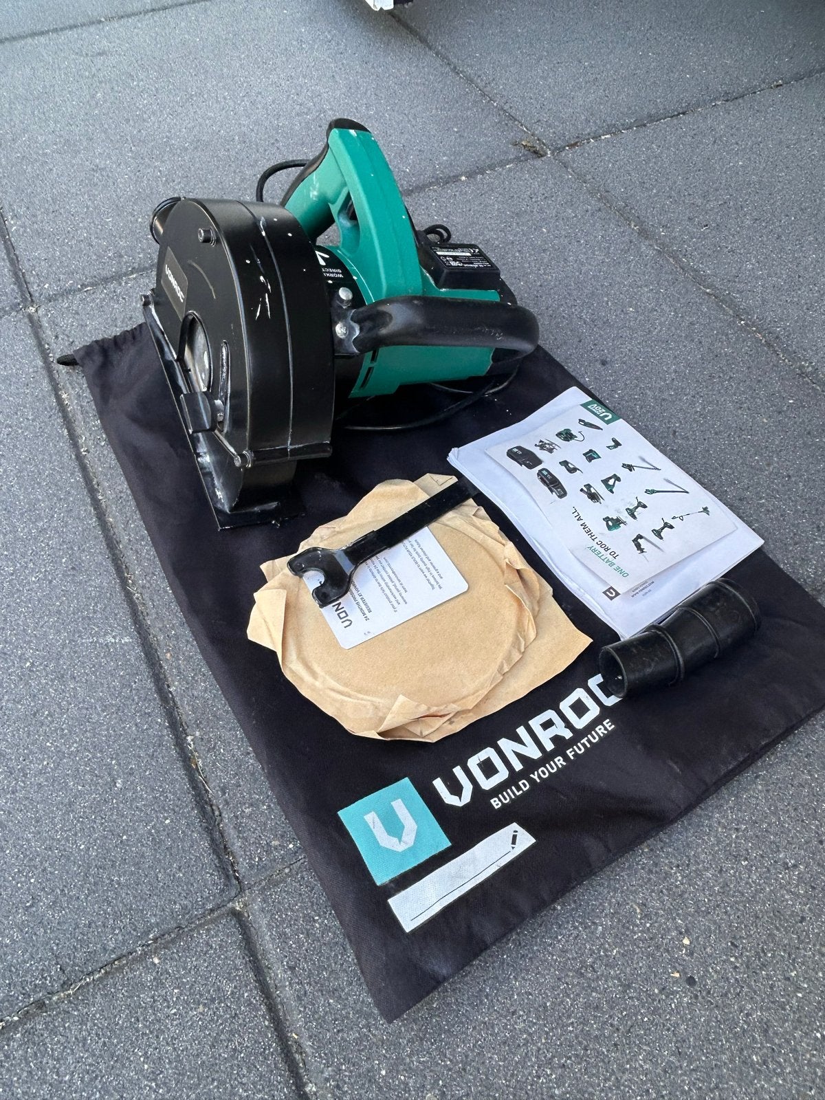 Vonroc Muurfrees WC501AC complete set + nieuwe slijpschijven, Doe-het-zelf en Verbouw, Gereedschap | Freesmachines, Ophalen of Verzenden