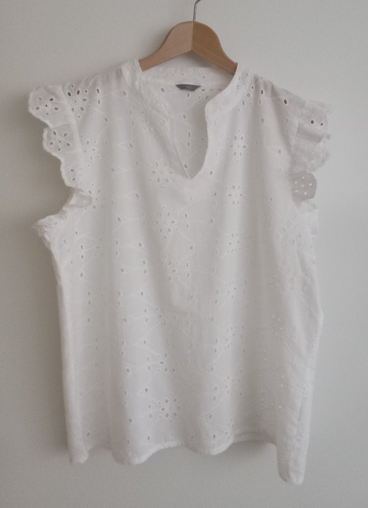 Witte blouse Zwitserse broderie, maat 40, Kleding | Dames, Verzenden, Wit, Zo goed als nieuw, Stichting Angel's Choice
