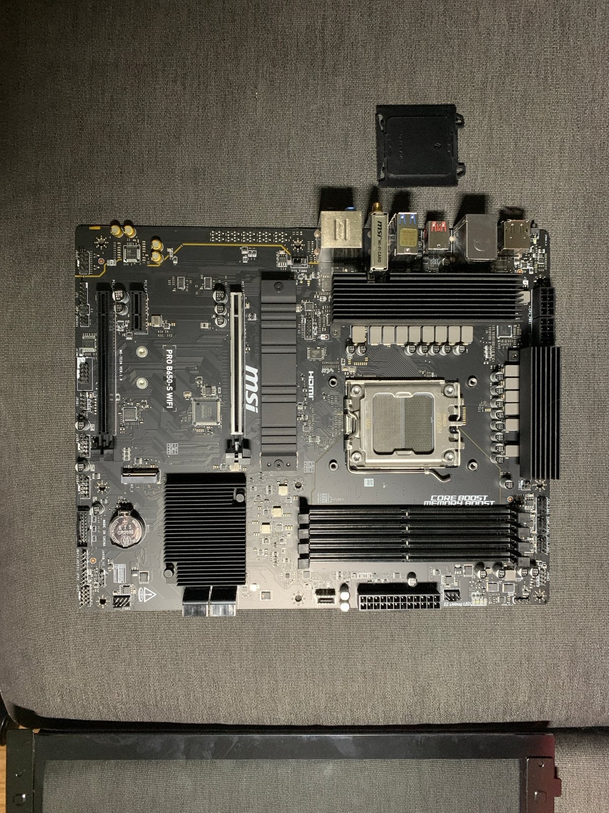 MSI PRO B650-S WIFI Moederbord (AM5) – Defect /Voor hobbyist, Ophalen of Verzenden, Niet werkend, AMD, DDR5