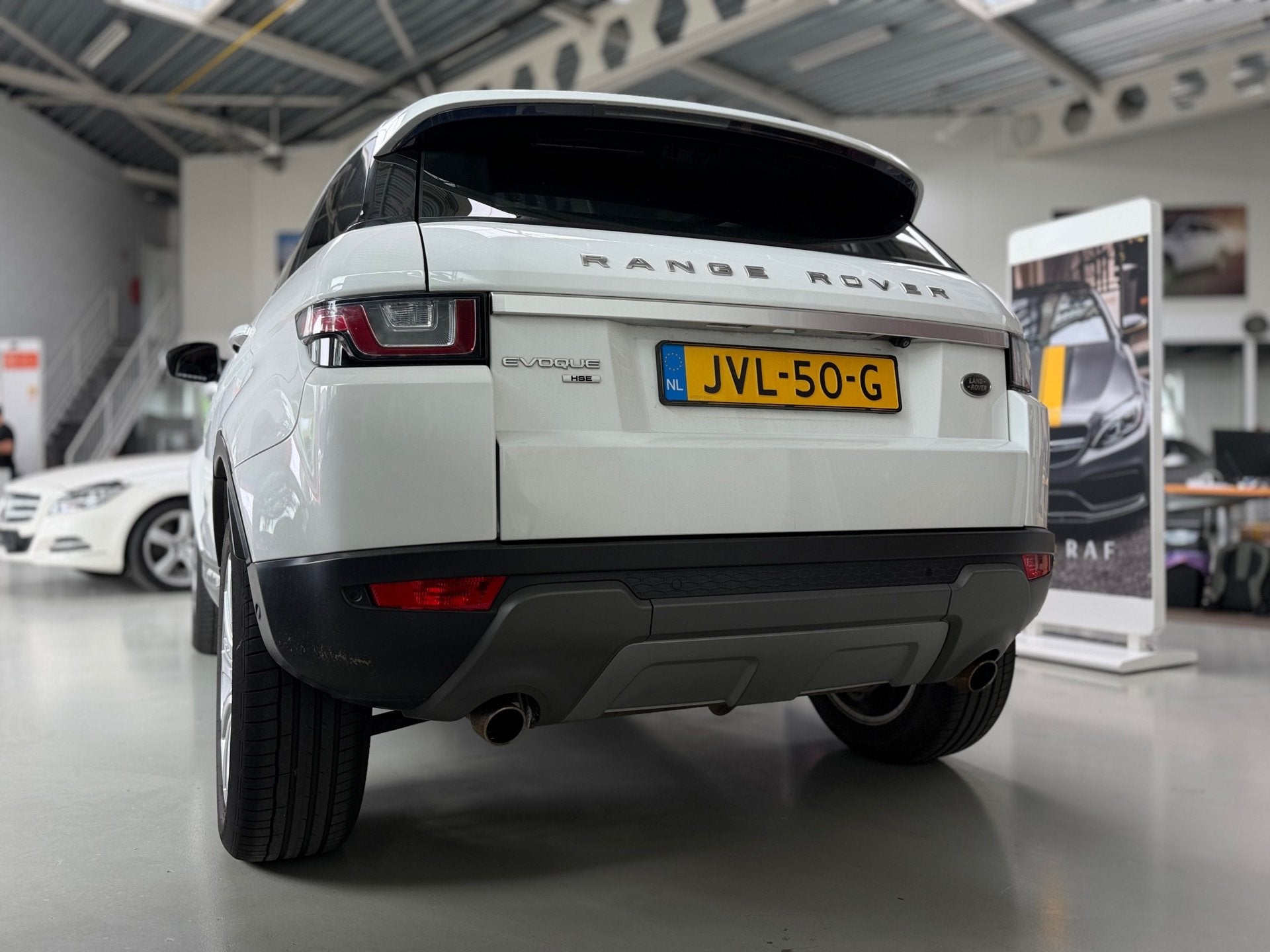 Land Rover Range Rover Evoque 2.0 eD4 Pure, Automaat, Lichtsensor, 1800 kg, Zwart