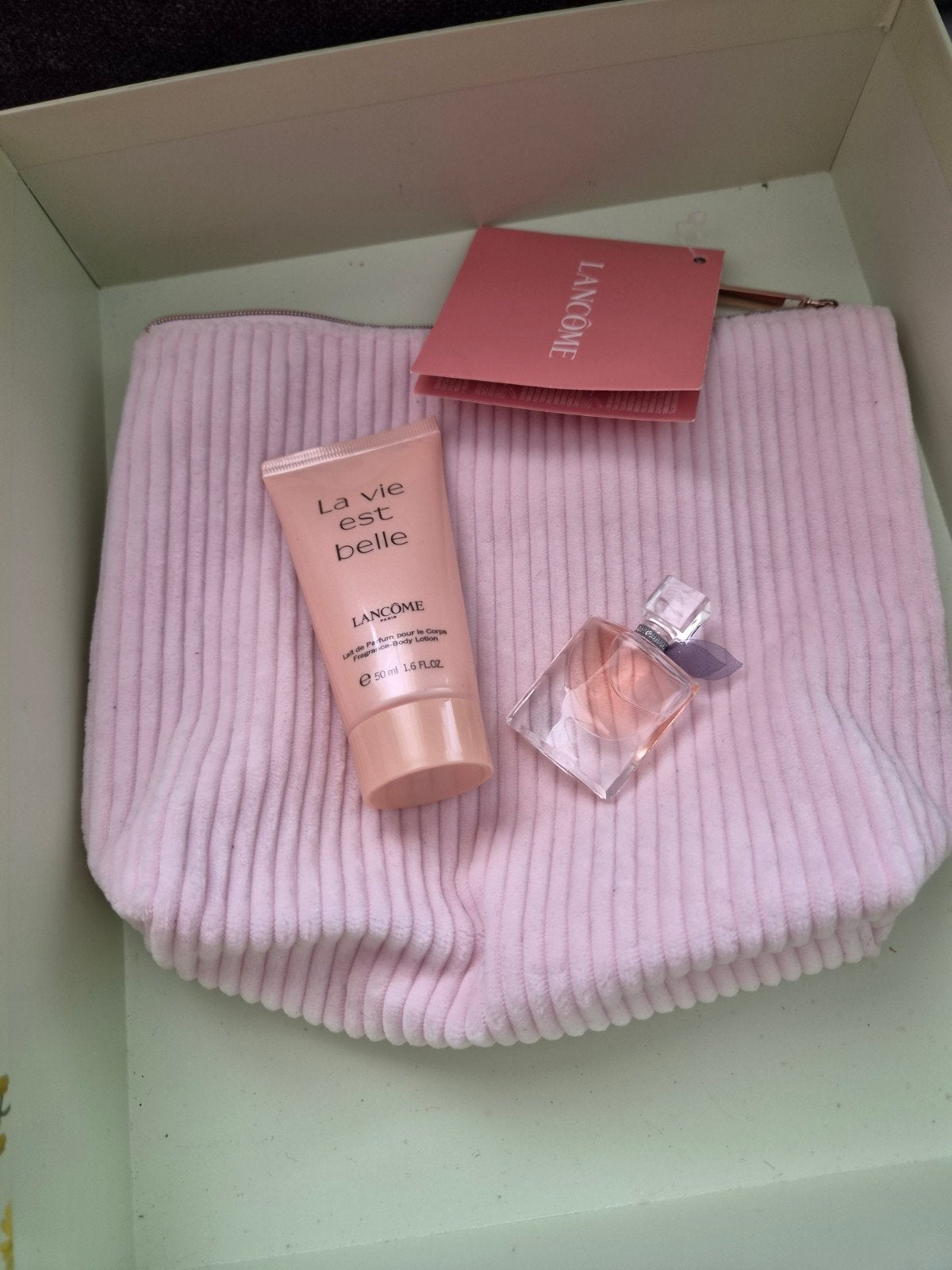 Lancome la vie est belle set tasje bodylotion en eau de parf, Ophalen of Verzenden, Nieuw, Dame