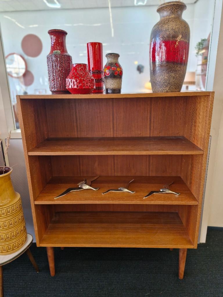 Vintage open boekenkastje jaren 70 ronde pootjes, Huis en Inrichting, Kasten | Boekenkasten, Ophalen, Gebruikt, ., 50 tot 100 cm