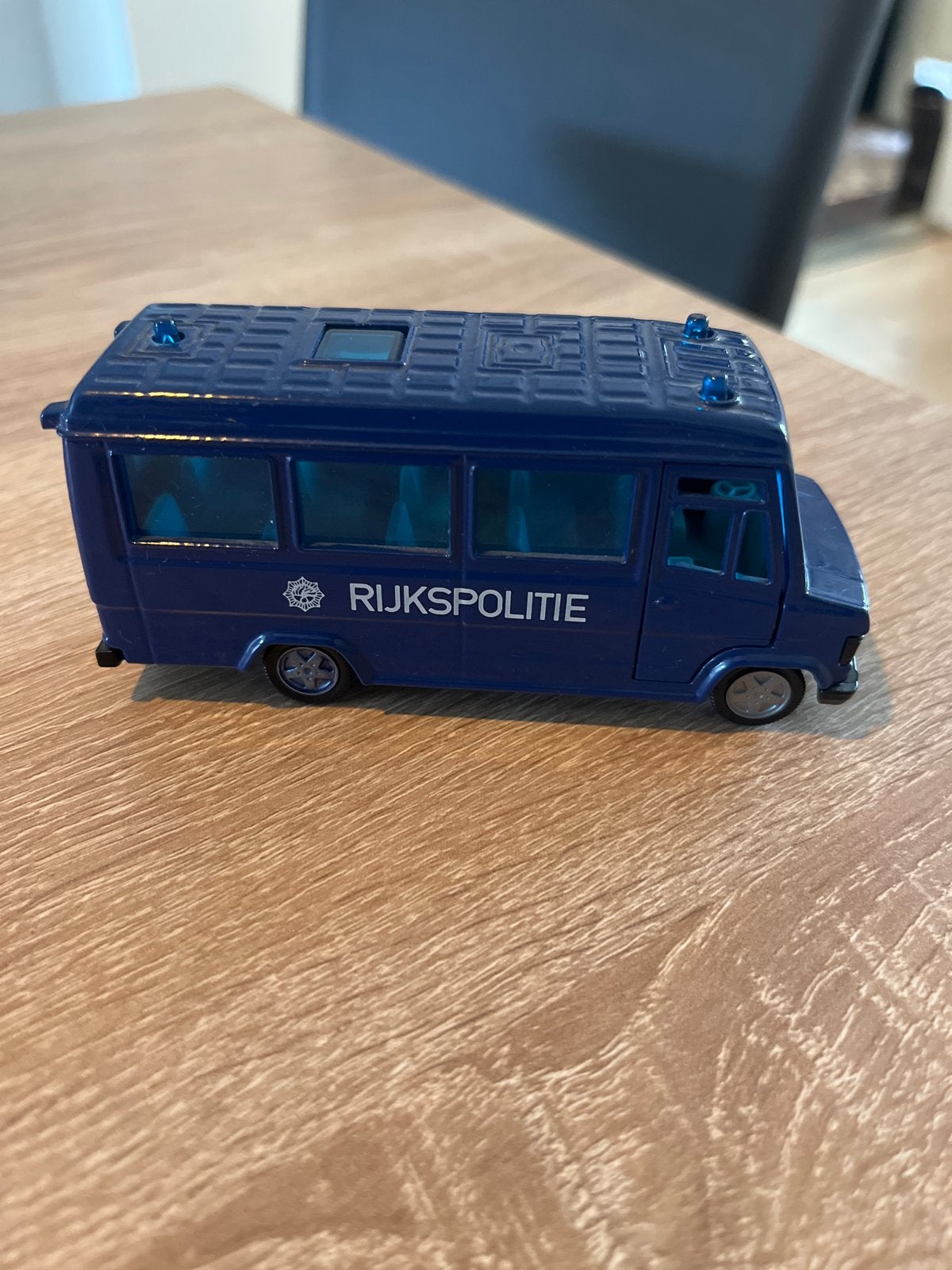 Rijkspolitie Mercedes-Benz 609D modelbusje, Ophalen of Verzenden, Zo goed als nieuw, Bus of Vrachtwagen