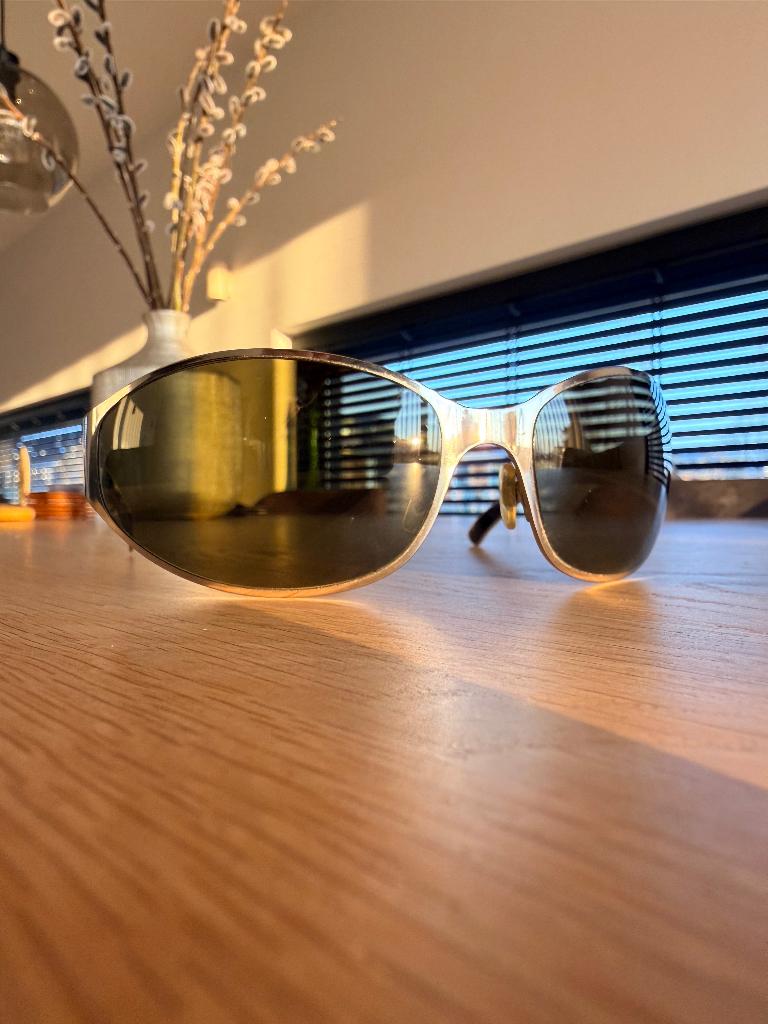 Versace vintage titanium zonnebril MOD N52 incl. koker, Gebruikt, Zonnebril, Overige kleuren, Ophalen