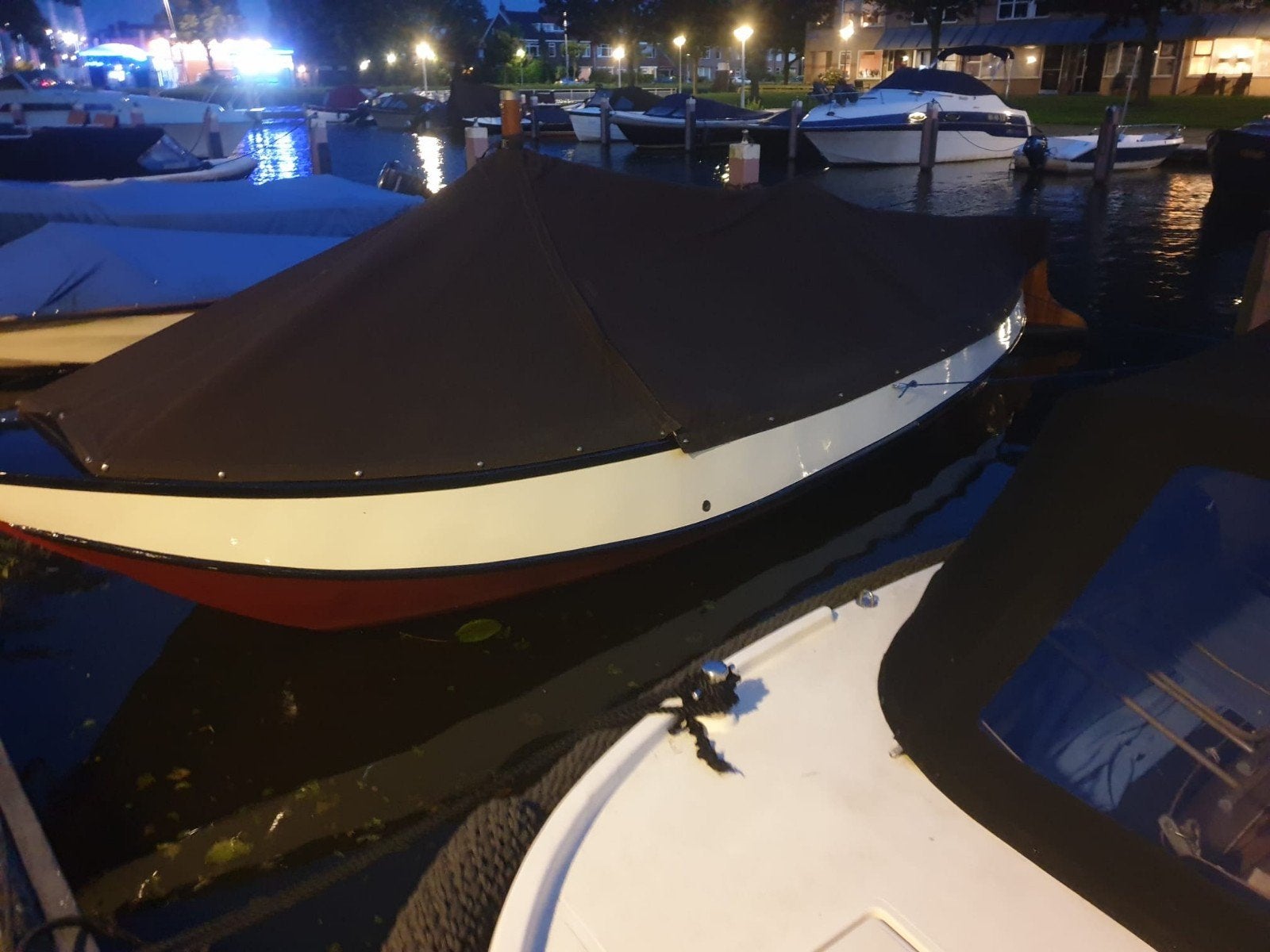 Mooie en ruime boot met motor en afdekzeil, Watersport en Boten, Roeiboten, Ophalen, Polyester, Sloep, Overige merken