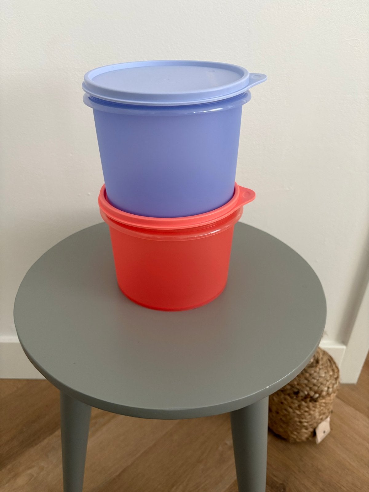 Set van 2 Tupperware bewaarbakjes met deksel, Ophalen of Verzenden, Gebruikt, Rood, Bus of Trommel