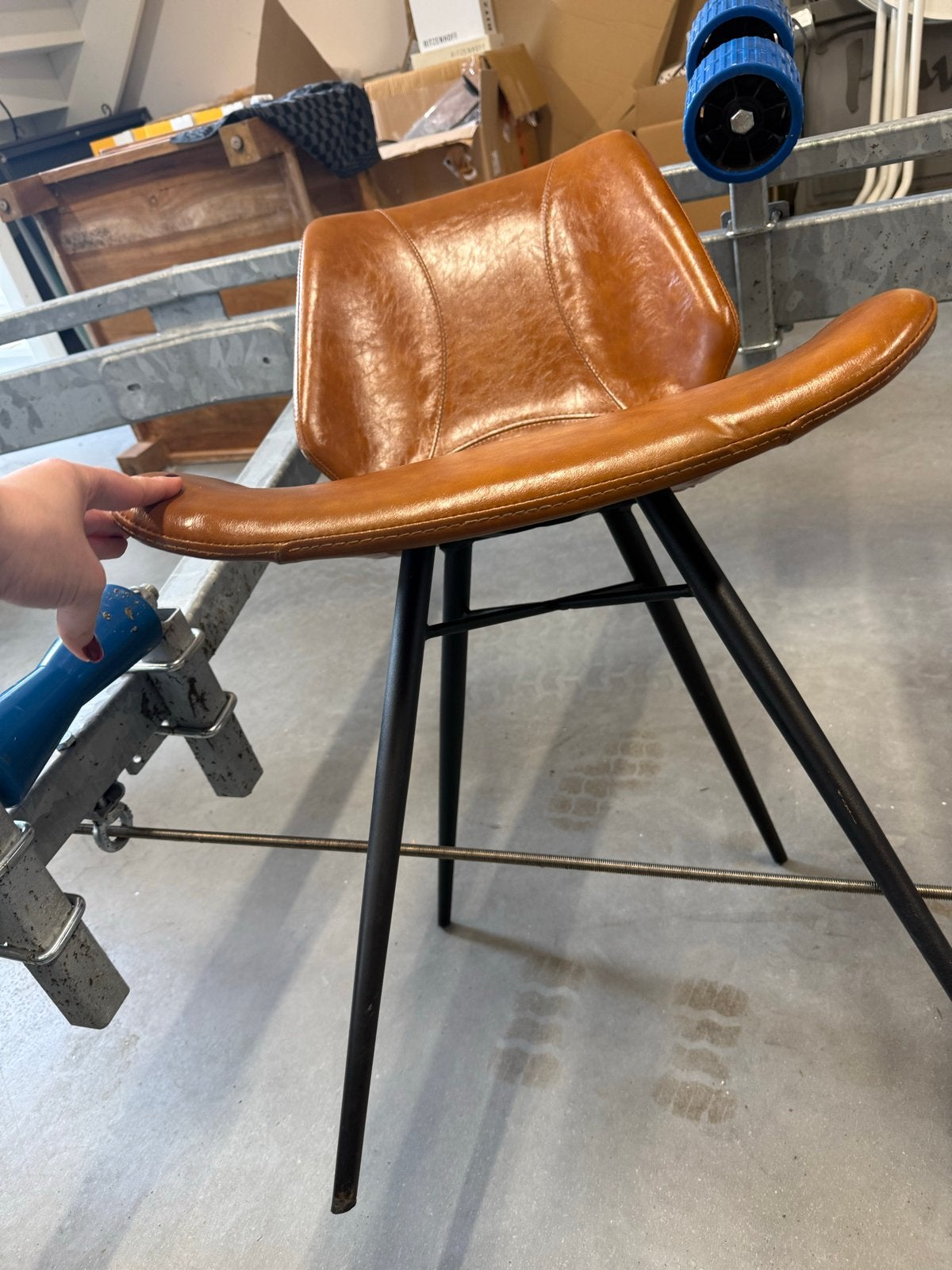 Cognac kleurige leren stoel met zwart metalen onderstel, Ophalen, Gebruikt, Bruin, Leer
