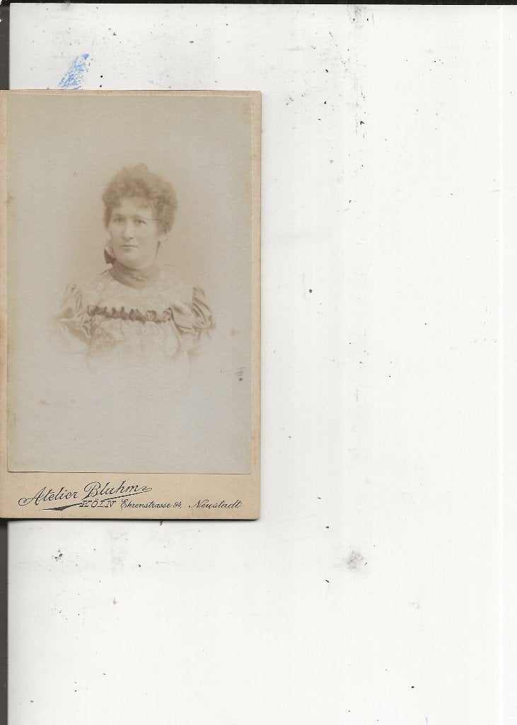 CdV Neustadt Dame met geplooid borststuk, Ophalen of Verzenden, Voor 1920, Ongelopen, Duitsland