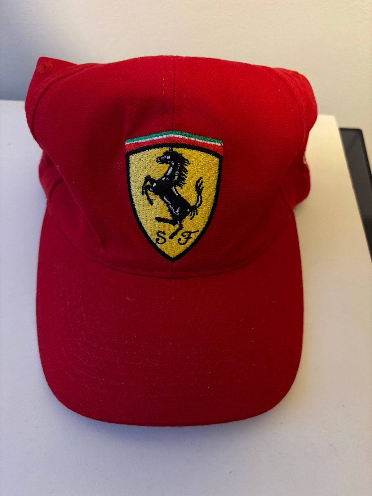 Ferrari Pet - Rode pet met geborduurd logo, Kleding | Heren, Hoeden en Petten, Ophalen of Verzenden, Gedragen, One size fits all