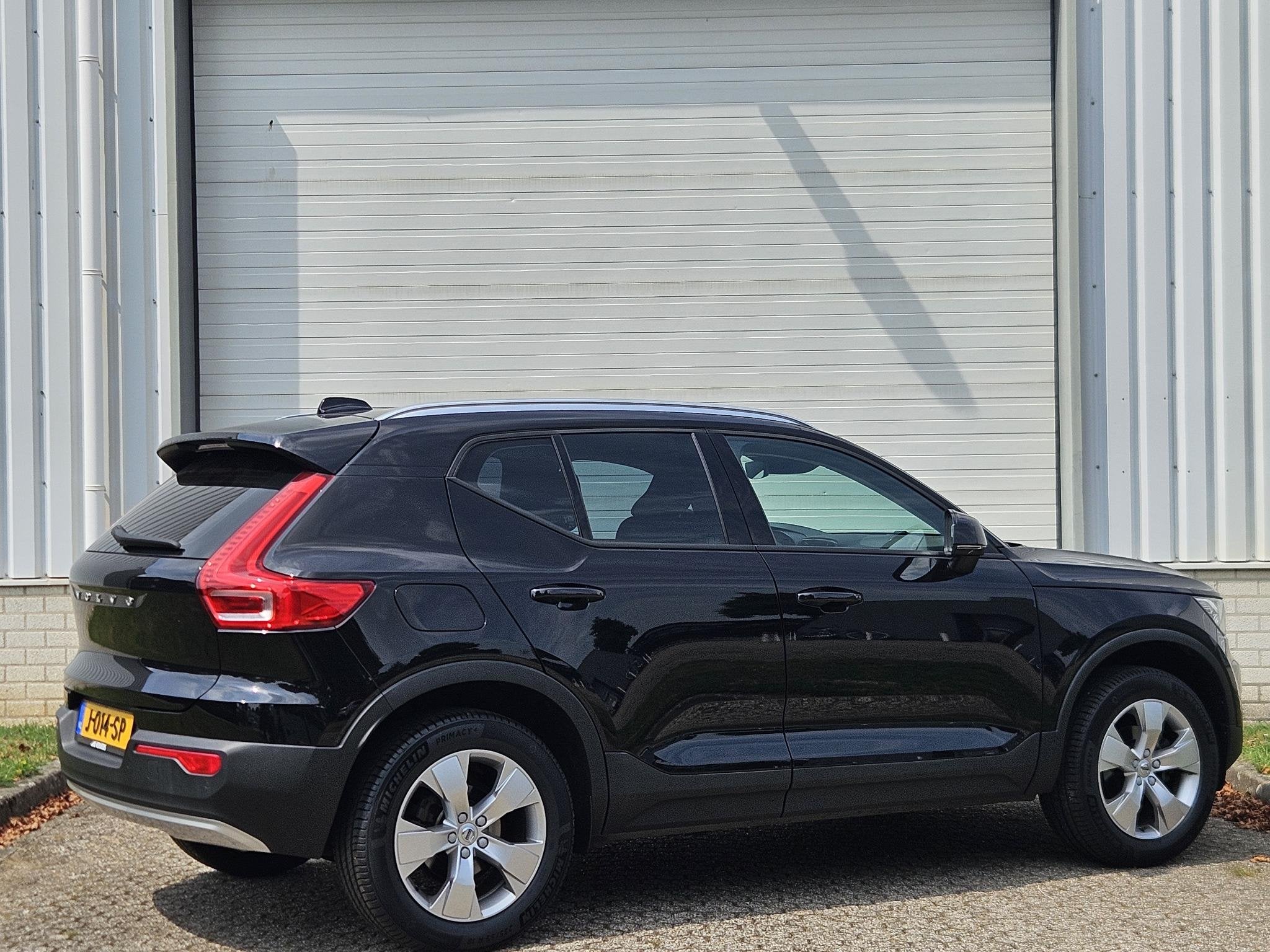 Volvo XC40 1.5 T2 Momentum / Achteruitrijcamera / Apple Carp, Gebruikt, Euro 6, 129 pk, Leder en Stof