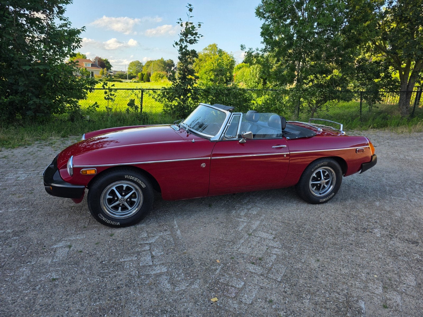 gerestaureerde MG B Roadster.1.8 Tourner 1980 Rood, Auto's, MG, B, Zwart, 4 cilinders, Cabriolet
