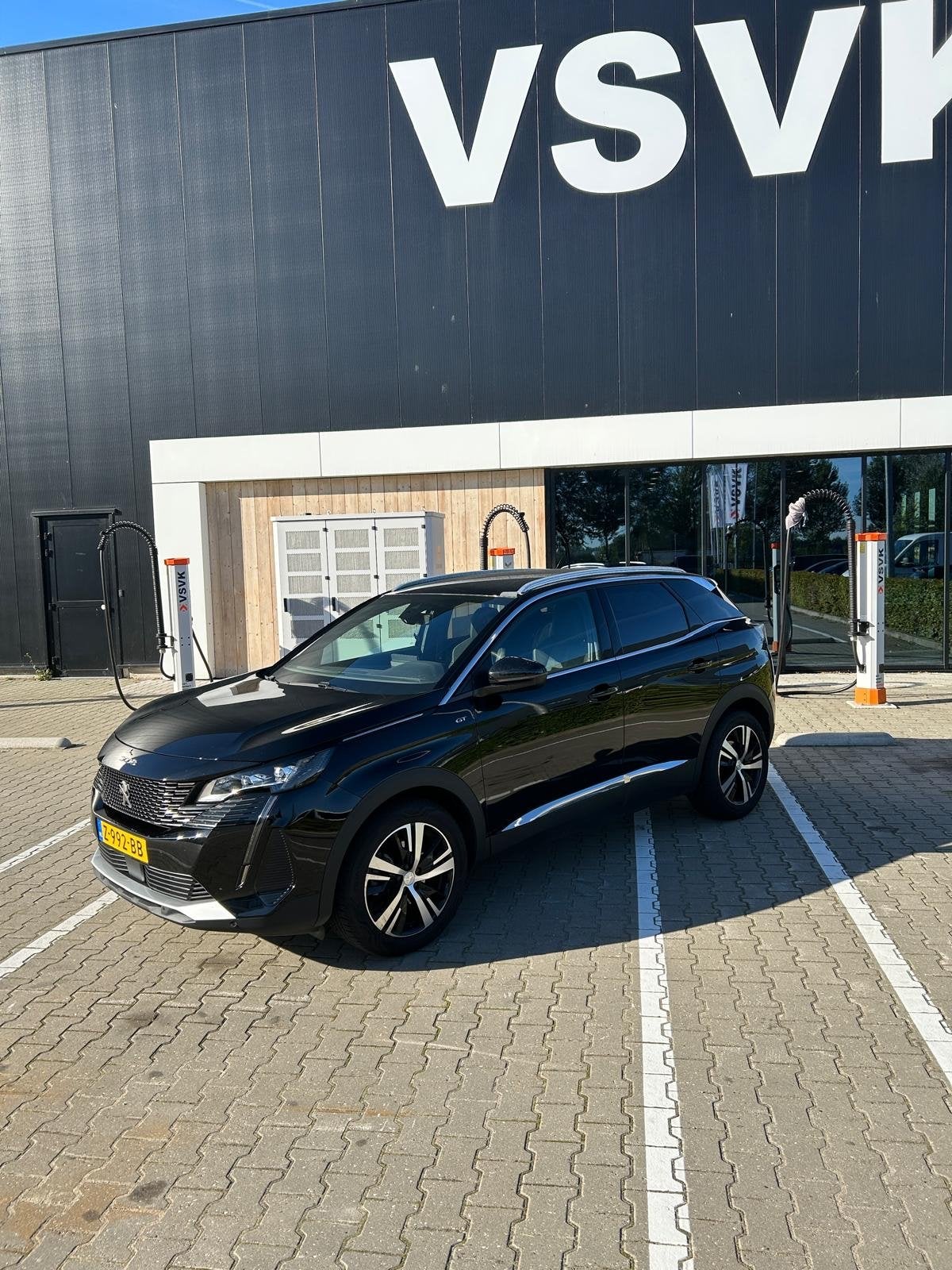Peugeot 3008 1.2 Puretech 130pk S&S 2023 Dealer onderhouden, Auto's, Voorwielaandrijving, 1295 kg, 1199 cc, Zwart