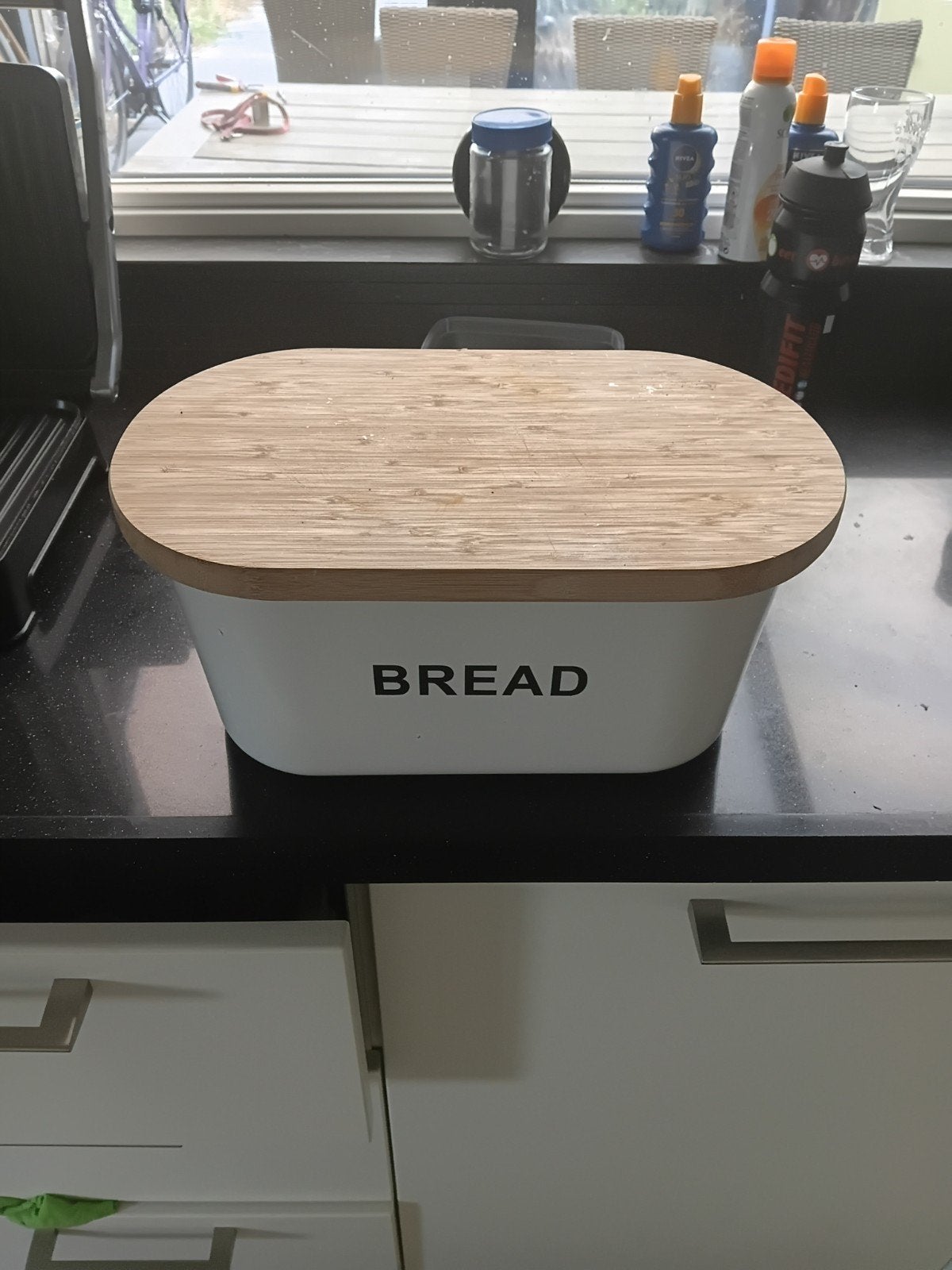 Broodtrommel wit met bamboe deksel - BREAD opdruk, Huis en Inrichting, Hout, Ophalen of Verzenden, Zo goed als nieuw, Broodtrommel