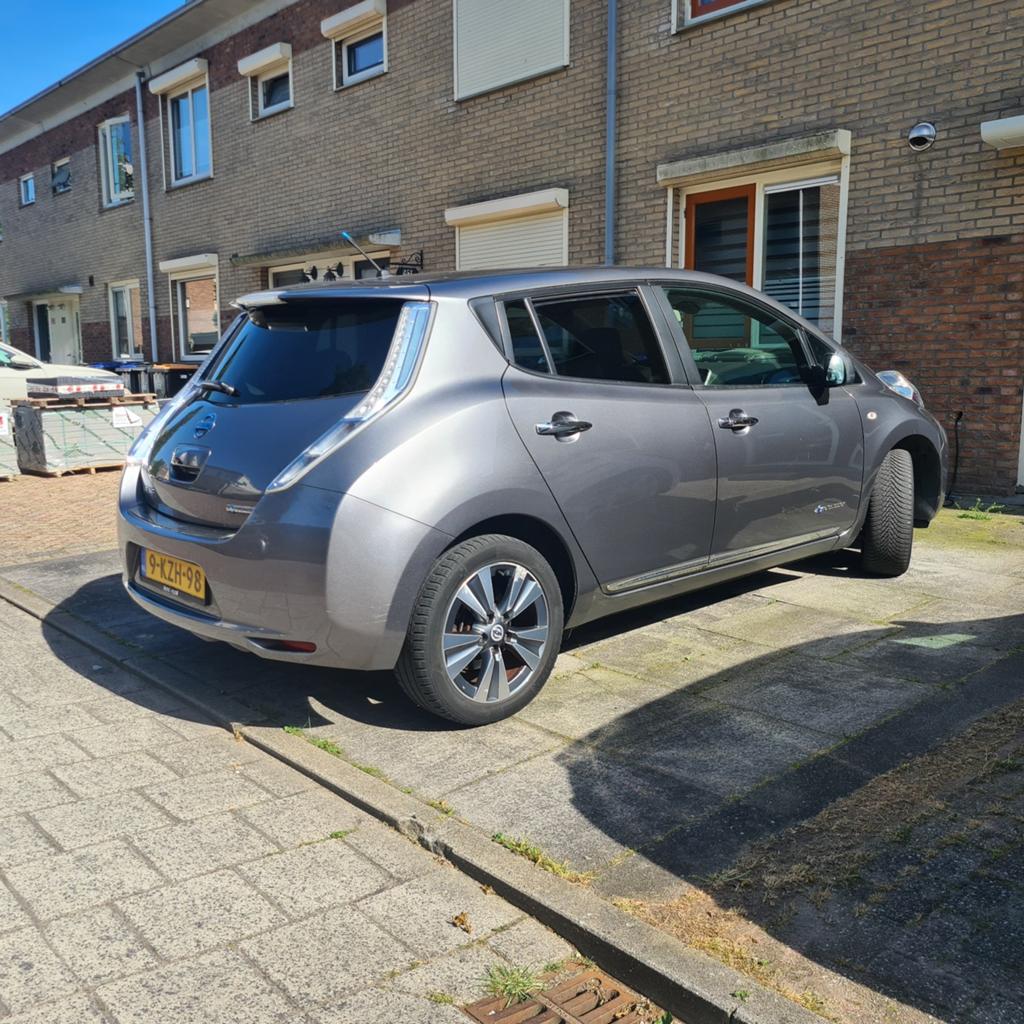 Nissan Leaf 2013 Grijs apk 25 juni 2027 !!!!!, Origineel Nederlands, Elektrisch, 1405 kg, Leaf