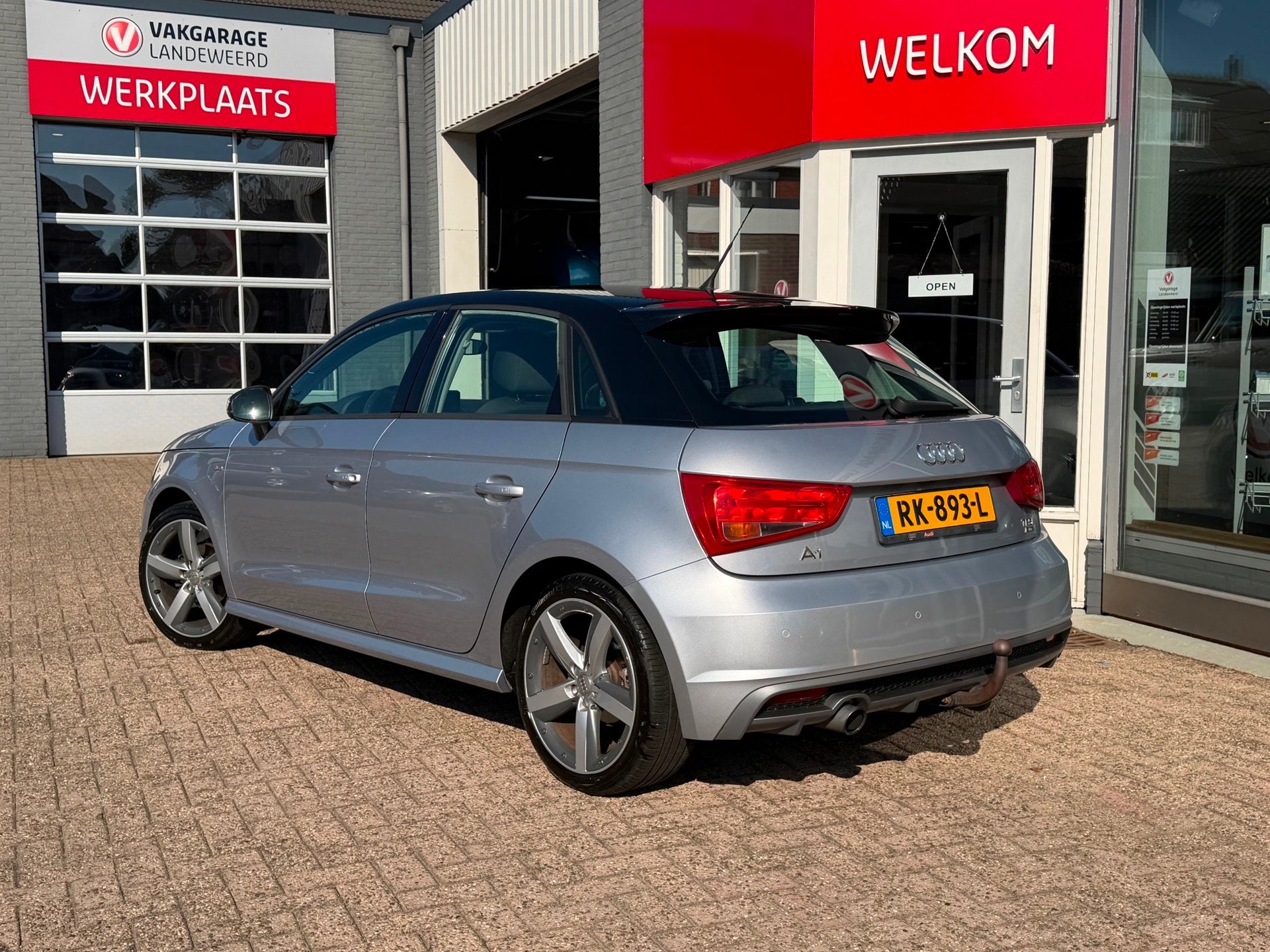 Audi A1 Sportback 1.0 TFSI Sport Pro Line S, Navigatie, Trek, Auto's, Dealer onderhouden, Stof, Met garantie (alle), 4 stoelen