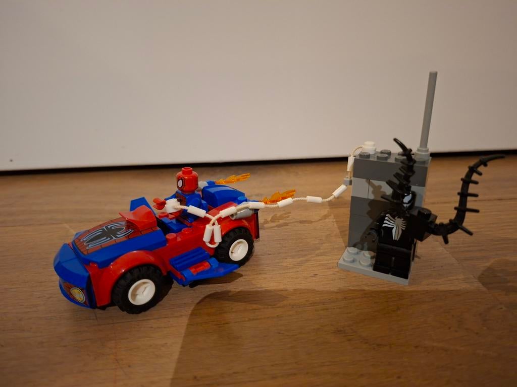 Lego juniors Spider-Man Spider-car achtervolging 10665, Ophalen of Verzenden, Zo goed als nieuw