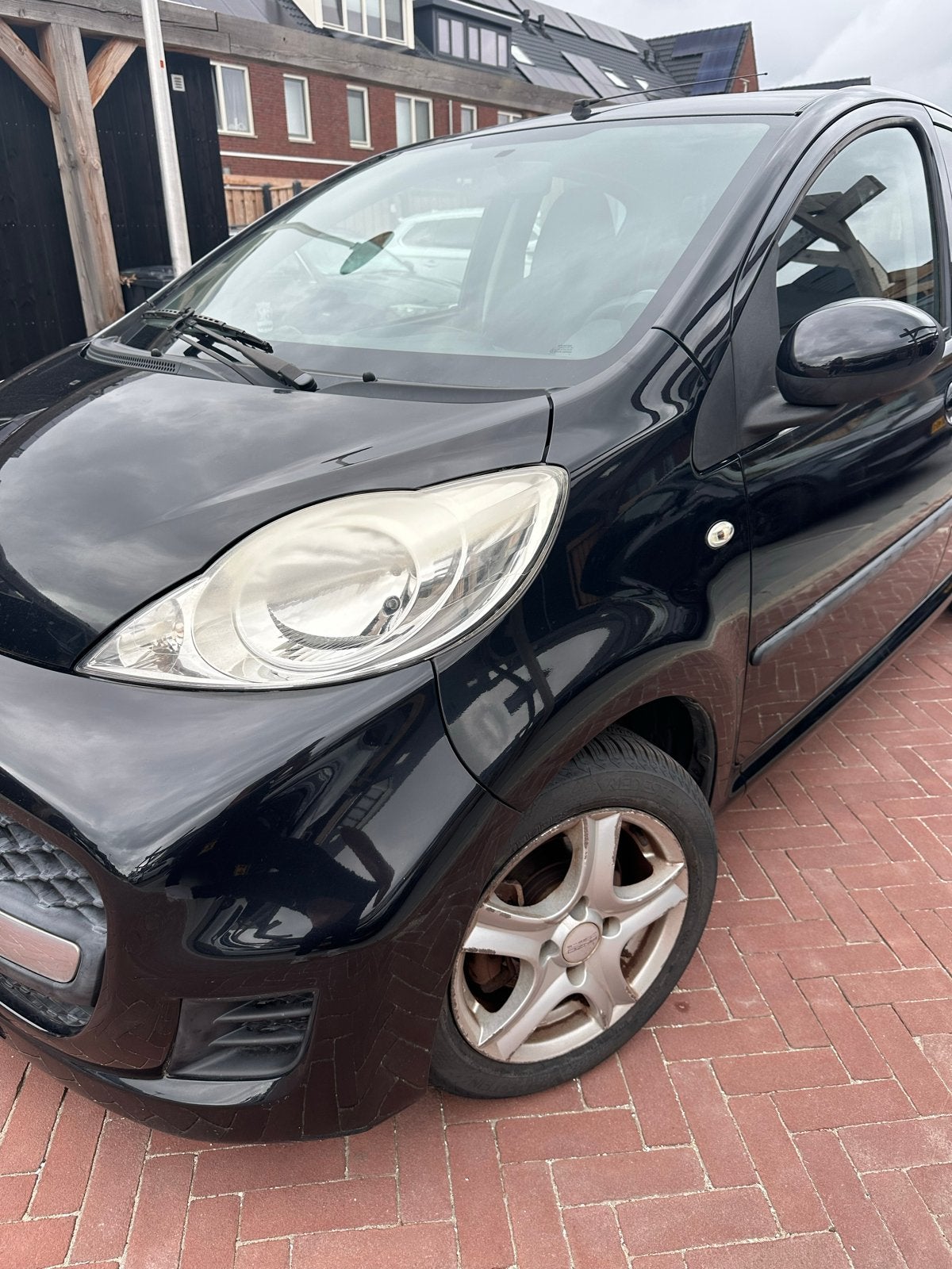 Peugeot 107 1.0 12V 5DR 2012 Zwart, Auto's, Voorwielaandrijving, 4 stoelen, Origineel Nederlands, Handgeschakeld