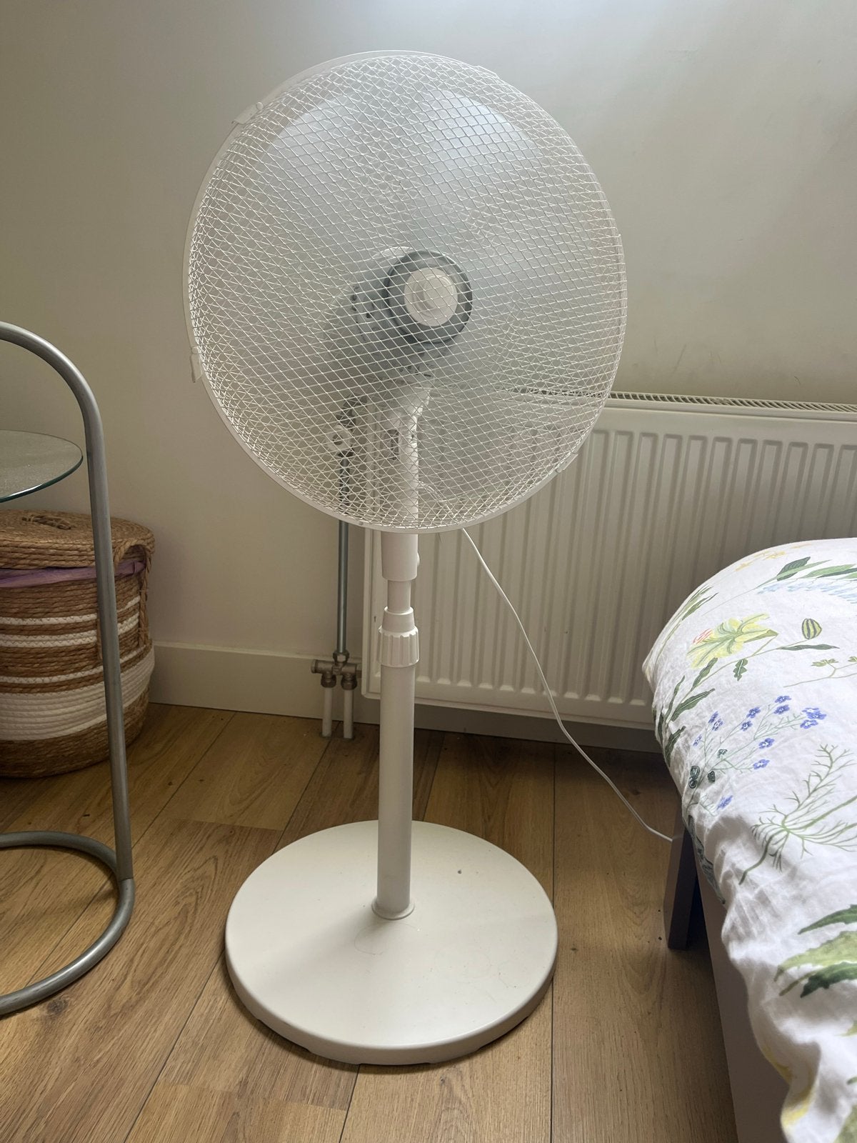Witte Statiefventilator - Perfect voor warme dagen, Witgoed en Apparatuur, Ventilatoren, Ophalen of Verzenden, Gebruikt, Statiefventilator