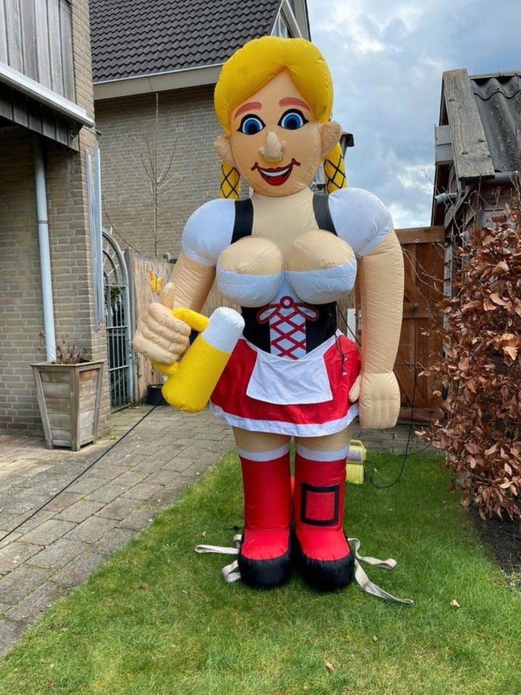 Heidi aus Tirol en veel meer ludieke opblaasfiguren, Ophalen, Zo goed als nieuw, Overige