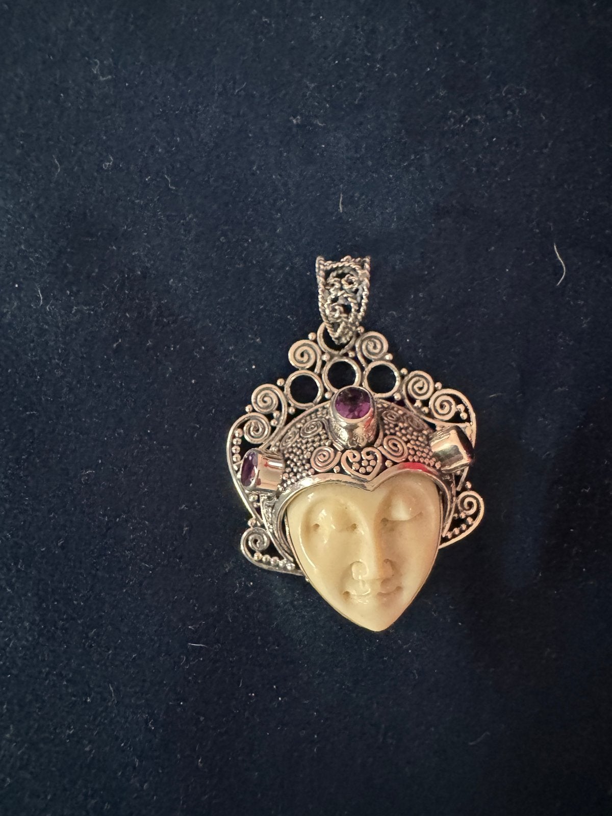 Handgemaakte Zilveren Hanger met Gezicht en Edelstenen, Overige voorstellingen, Verzenden, Zo goed als nieuw, Met edelsteen