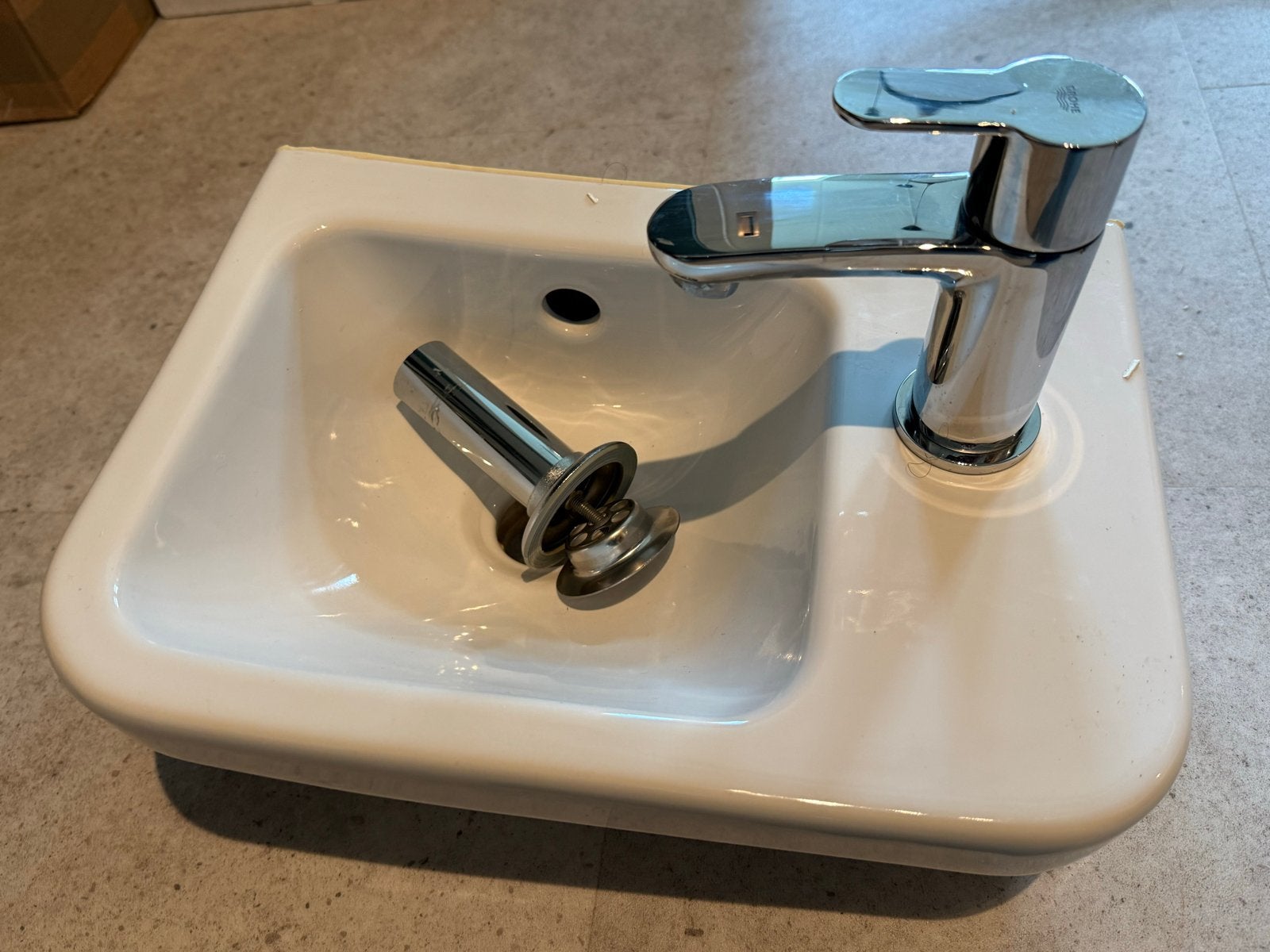 Wastafel WC, toilet fontein met Grohe kraan, Ophalen of Verzenden, Gebruikt, Chroom, Wastafel