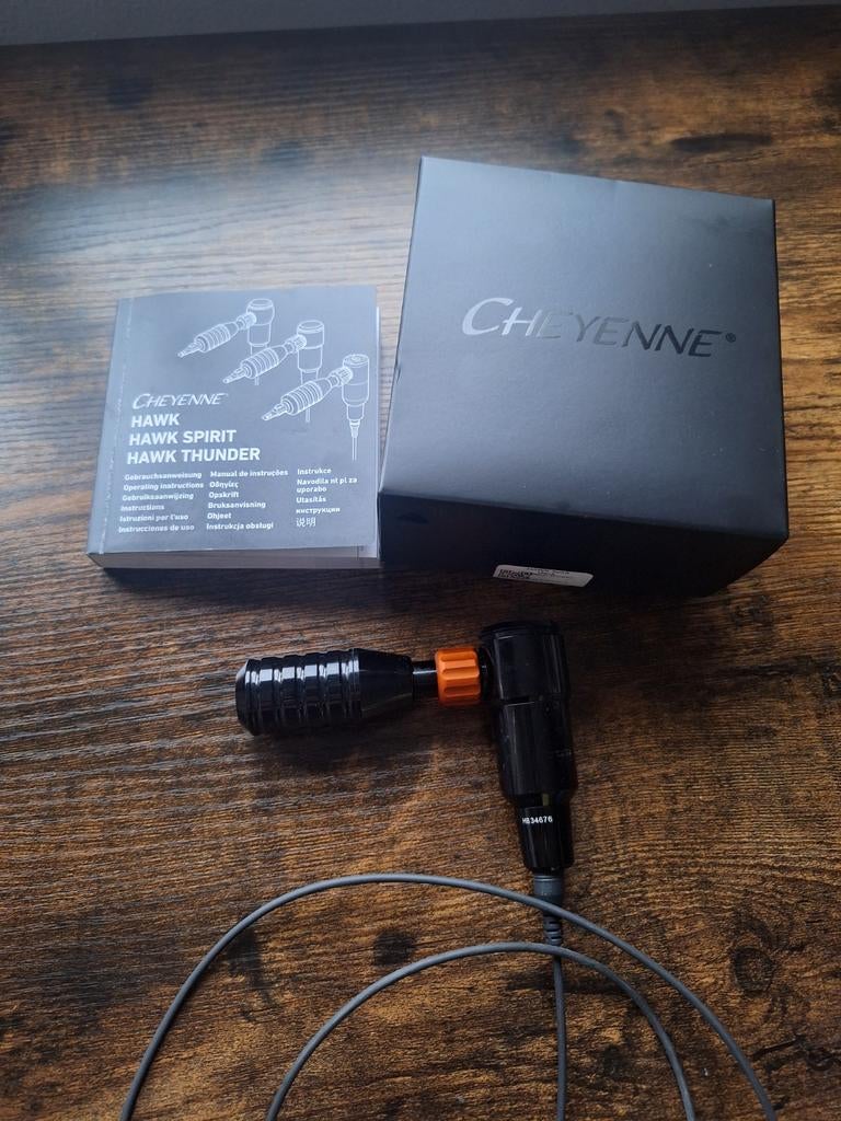 Cheyenne Hawk Spirit tattoomachine + Power Unit + Footswitch, Ophalen of Verzenden