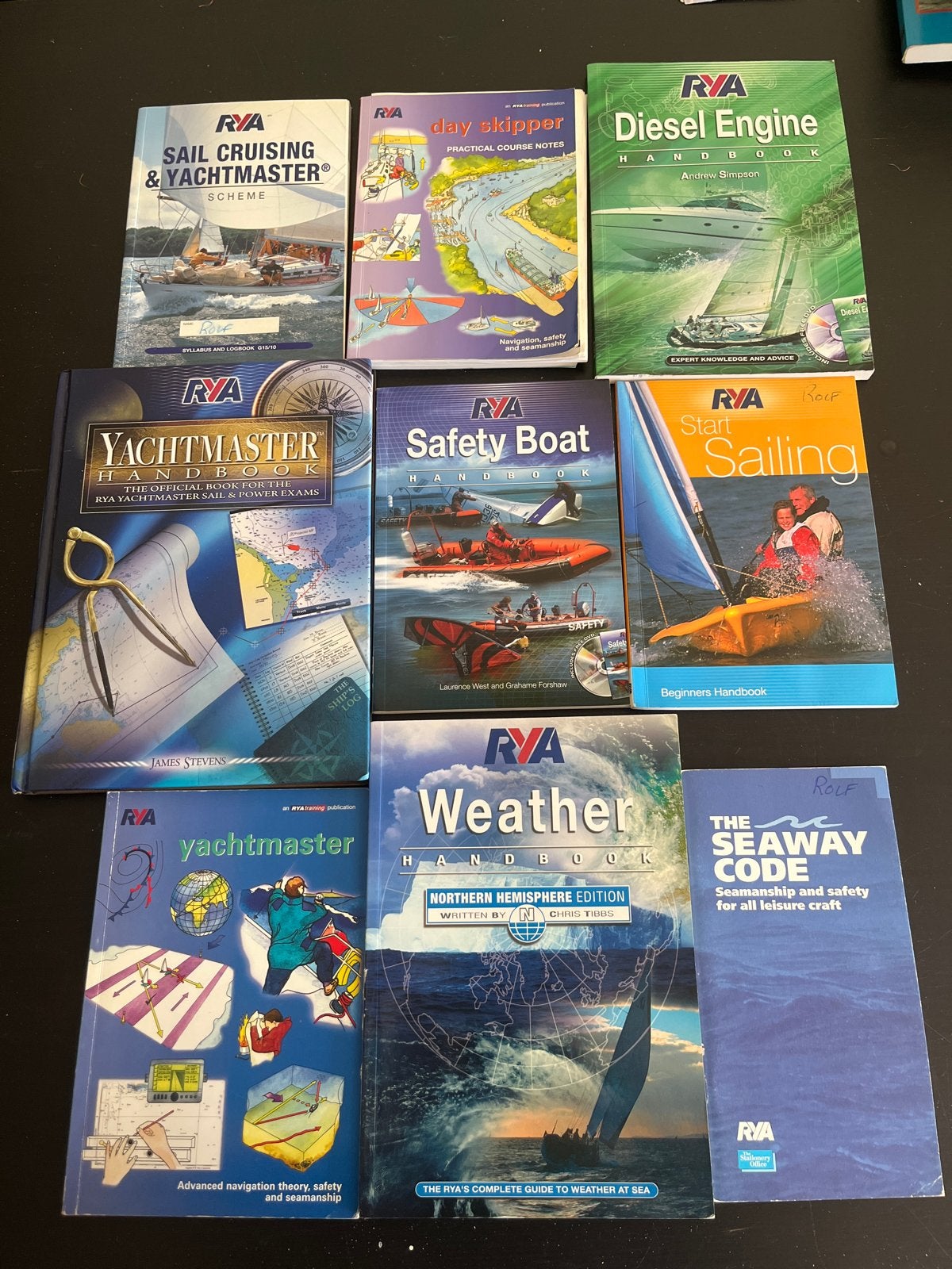 Uitgebreide collectie RYA zeilboeken en gidsen (13 stuks), Europa, Reisgids of -boek, Ophalen, Gelezen
