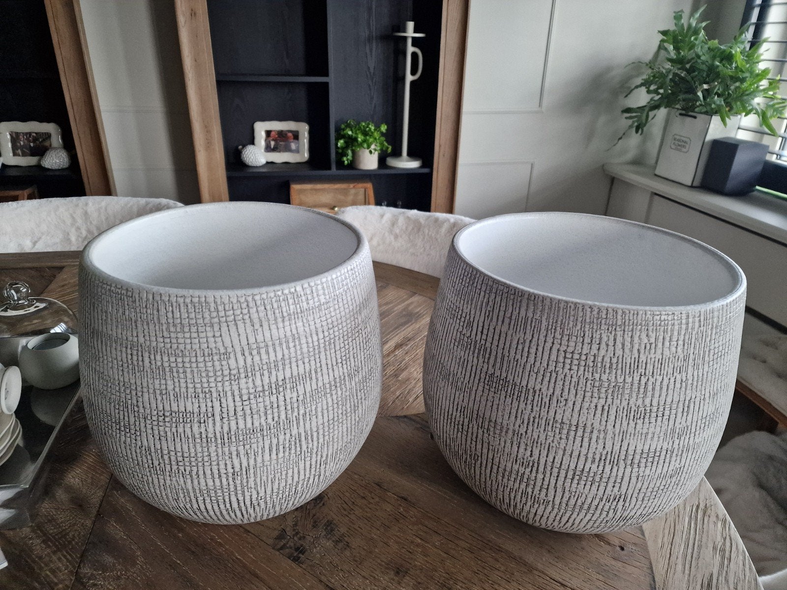 2 bloempotten creme beige wit grijs, Rond, Binnen, Ophalen of Verzenden, Zo goed als nieuw