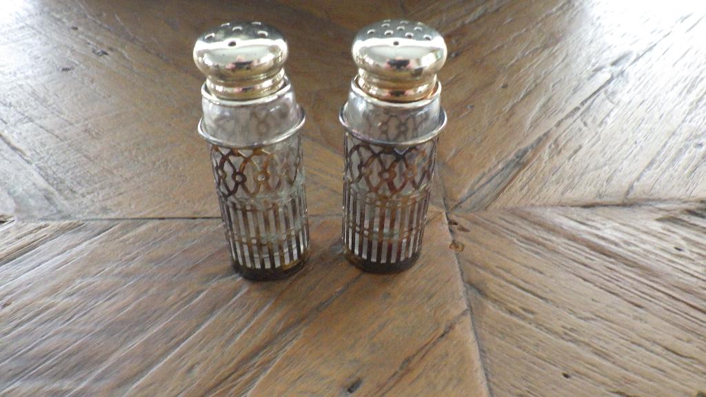 peper- en zoutstelletje (glas en zilverkleurig), Verzamelen, Retro, Ophalen of Verzenden, Overige typen